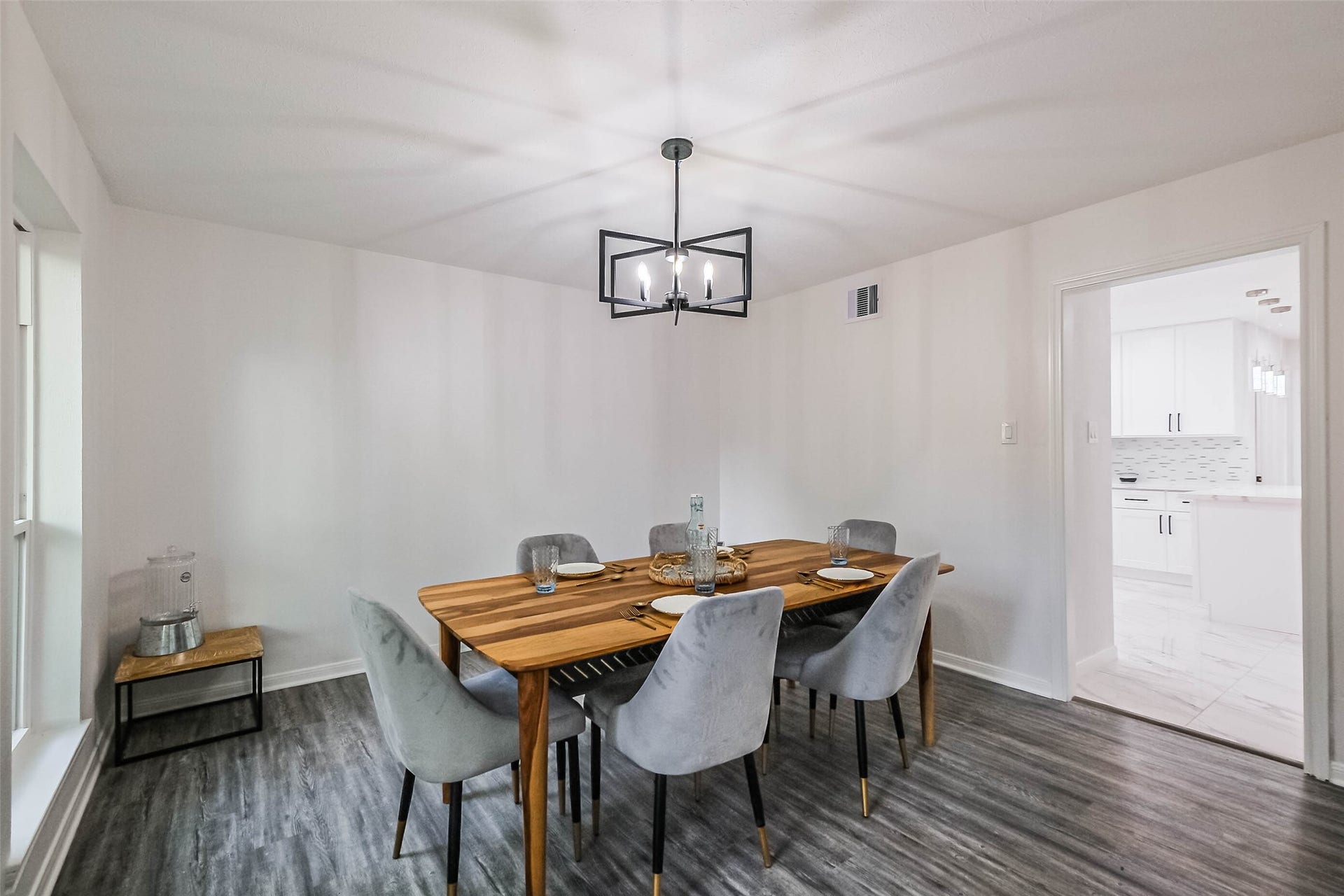 4023 Laverock Road, Spring, TX 77388 The dining room is ideally located next to the kitchen.