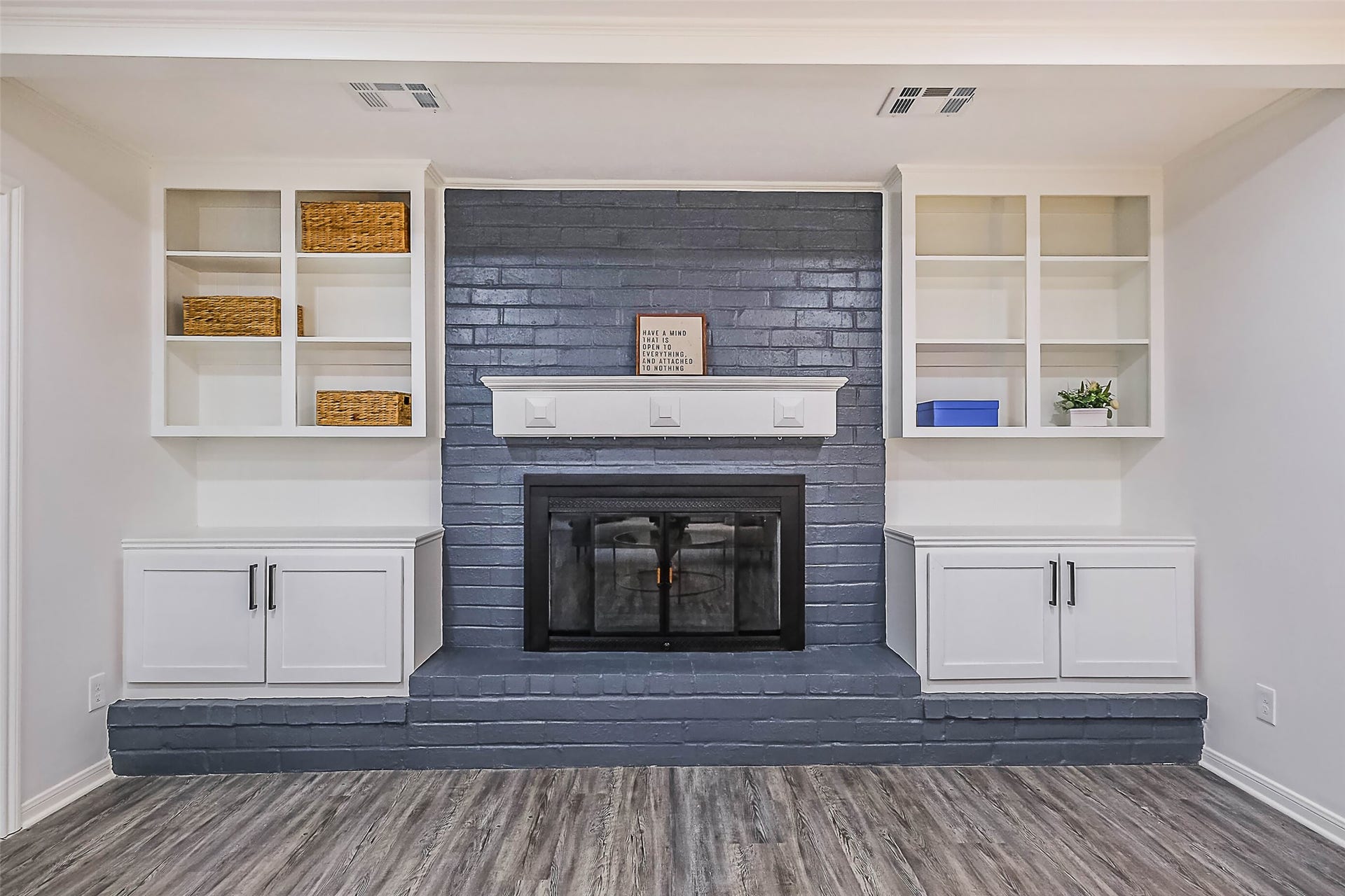 4023 Laverock Road, Spring, TX 77388 Useful built ins, within the living room.