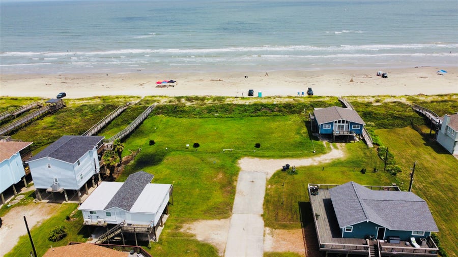 Property photo for 102 Nesmith Place, Surfside Beach, TX