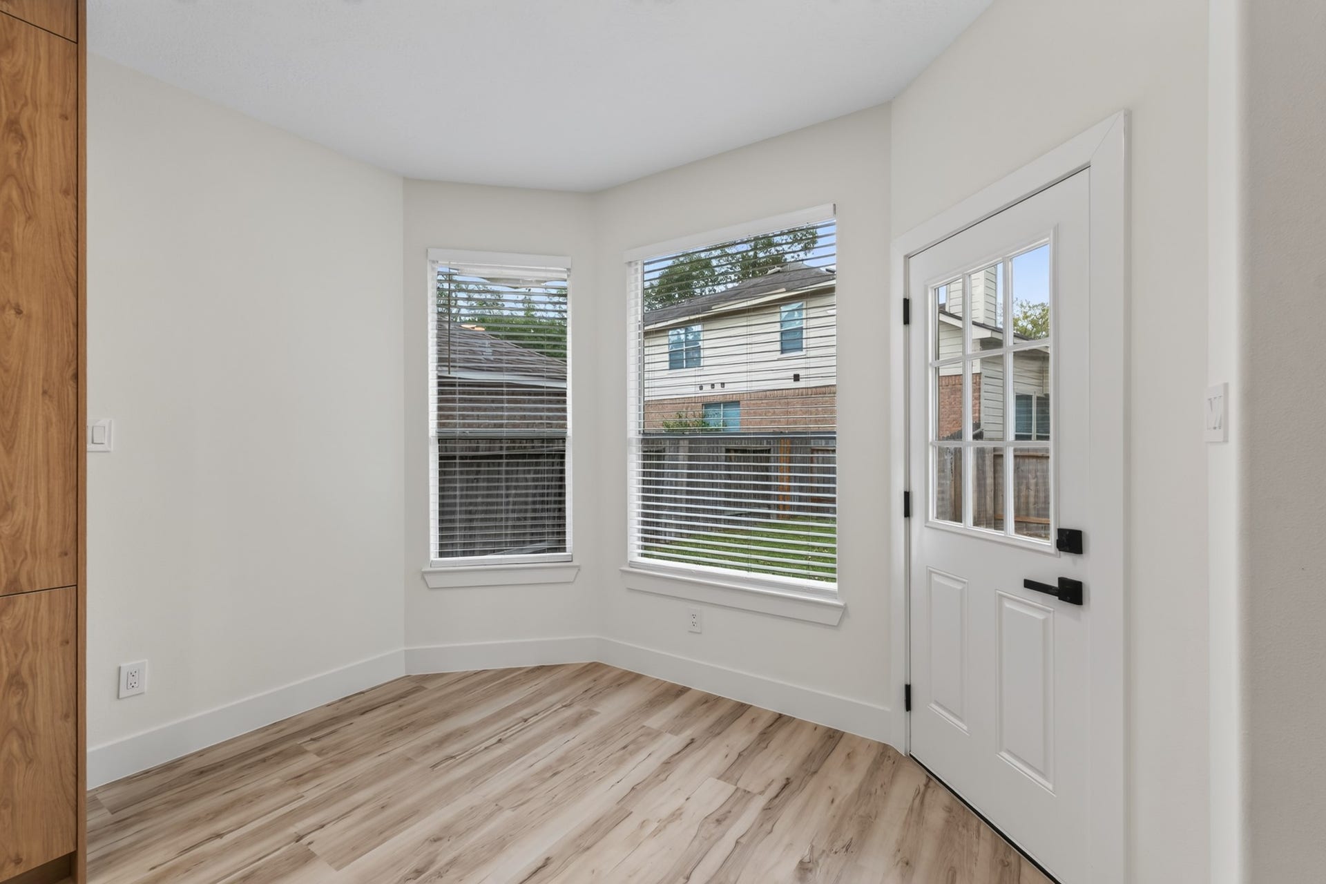 130 S Spinning Wheel Circle, The Woodlands, TX 77382