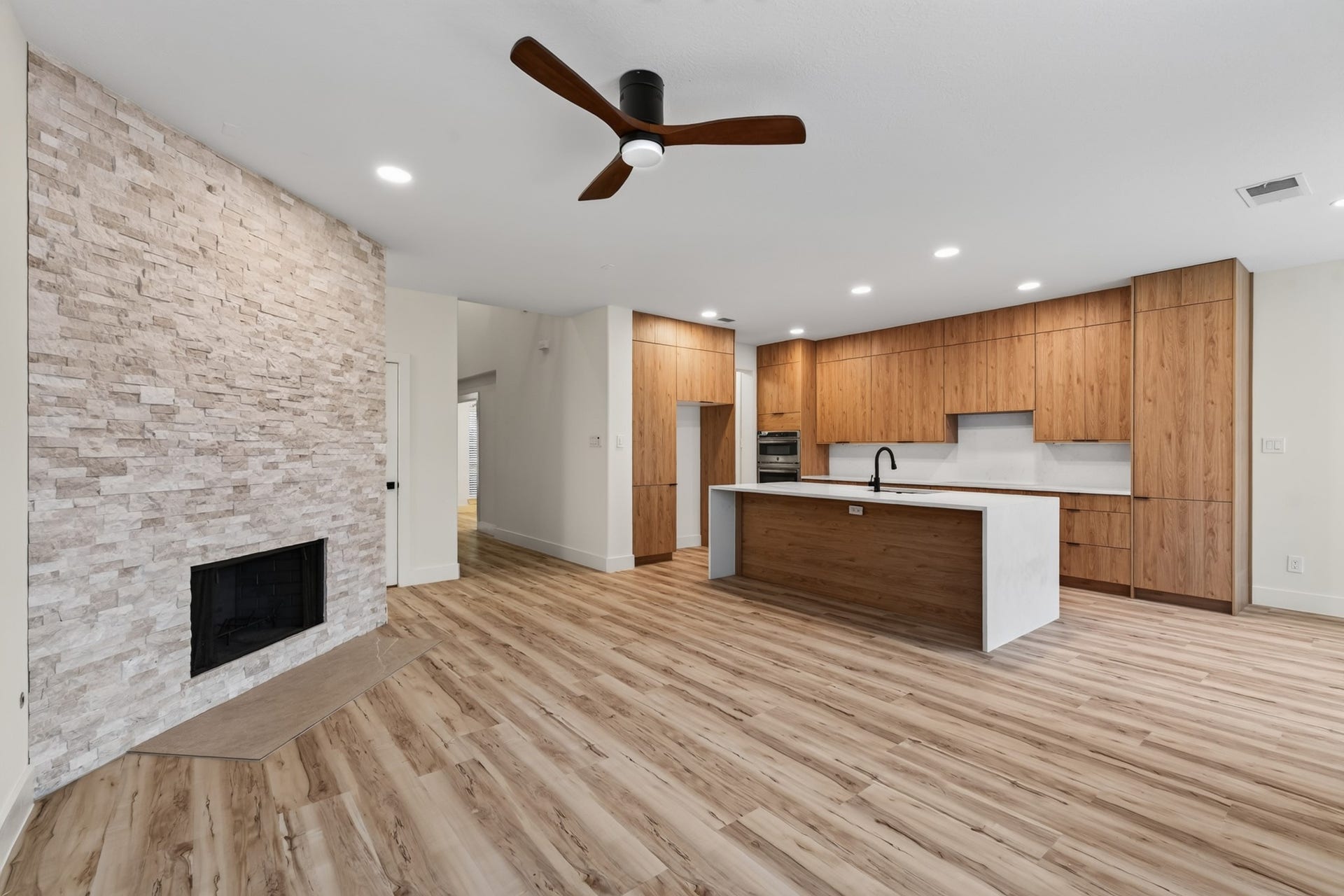130 S Spinning Wheel Circle, The Woodlands, TX 77382