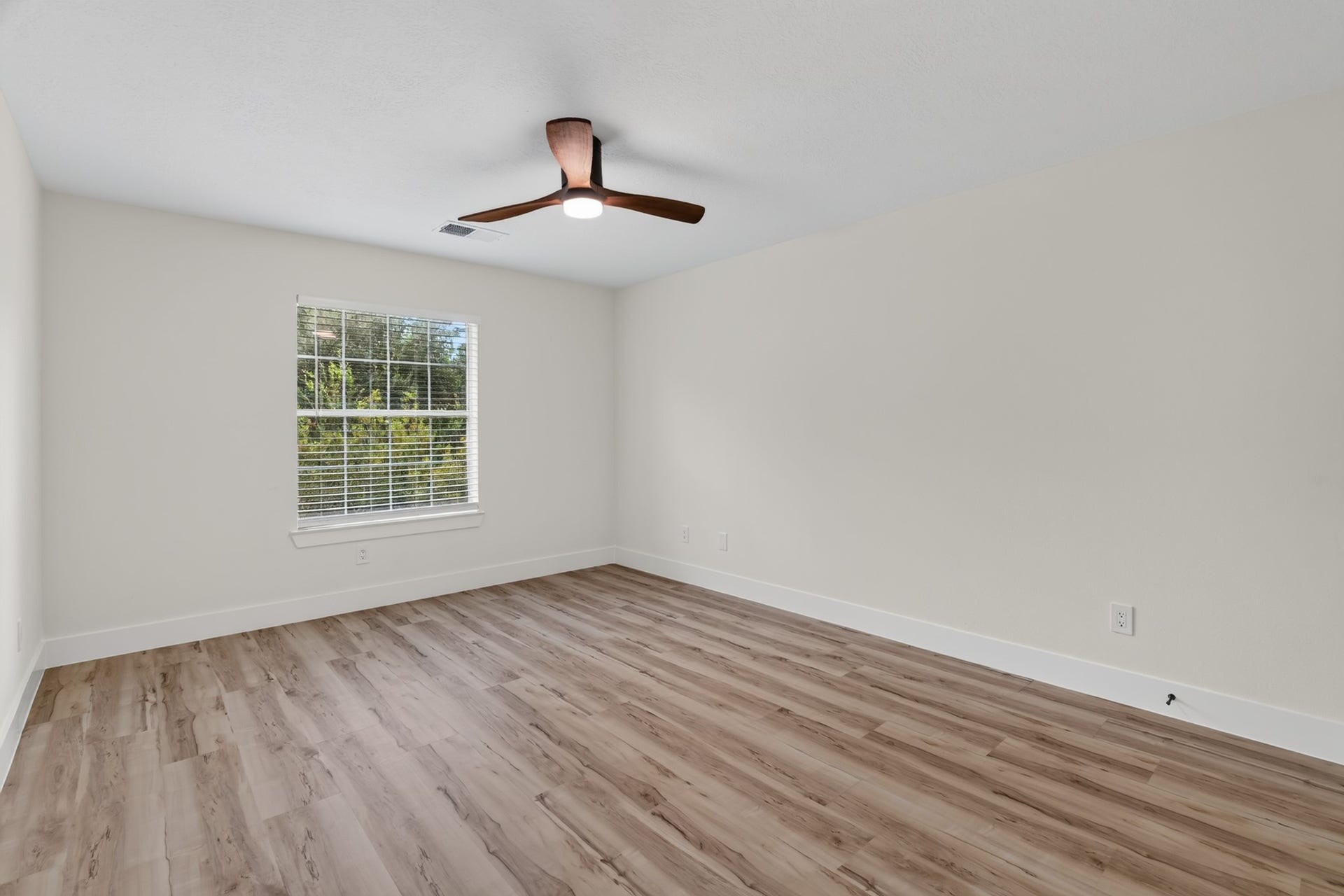 130 S Spinning Wheel Circle, The Woodlands, TX 77382