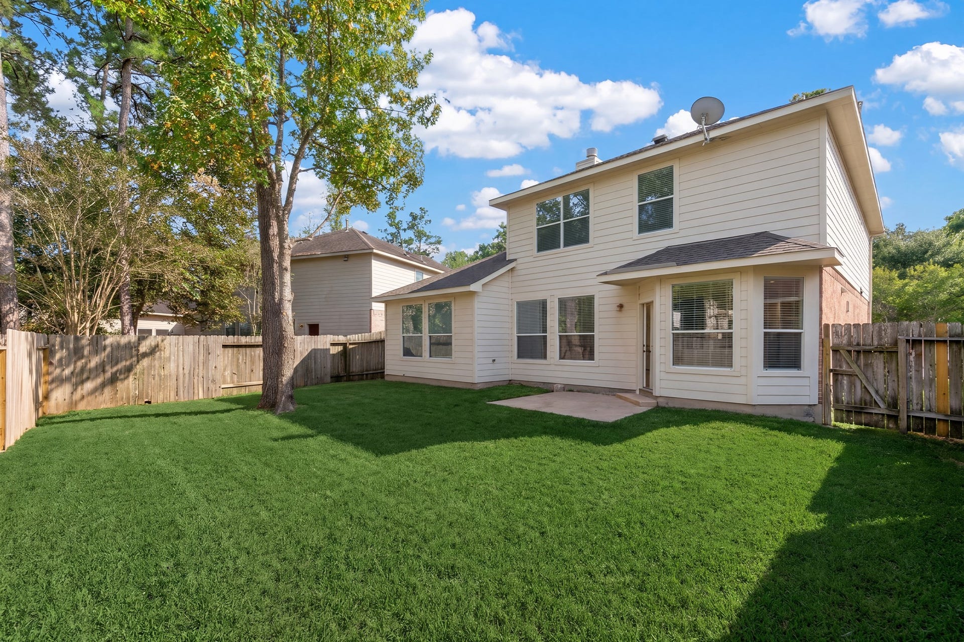 130 S Spinning Wheel Circle, The Woodlands, TX 77382