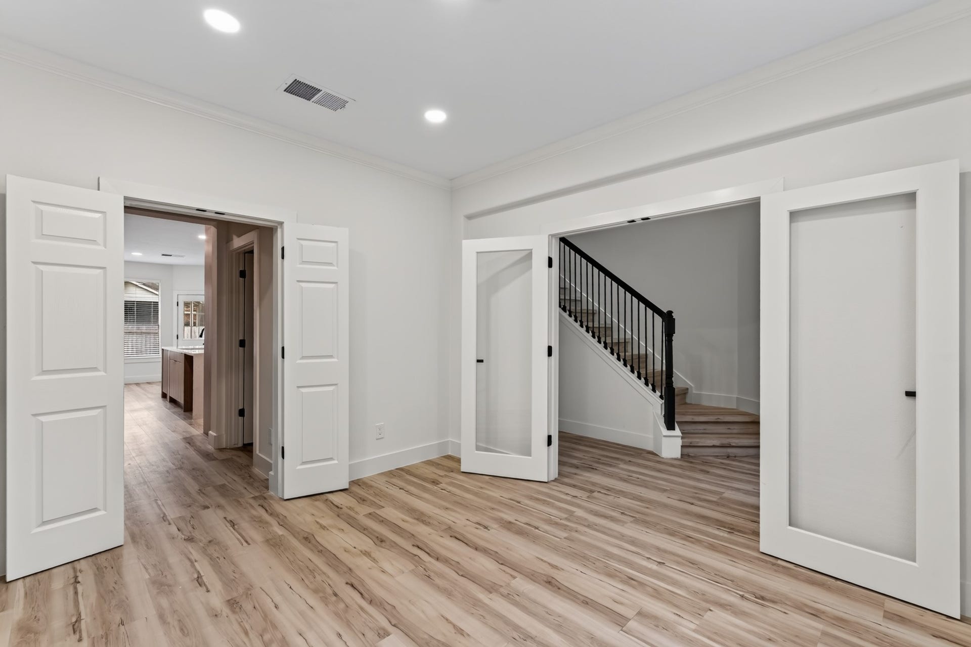 130 S Spinning Wheel Circle, The Woodlands, TX 77382