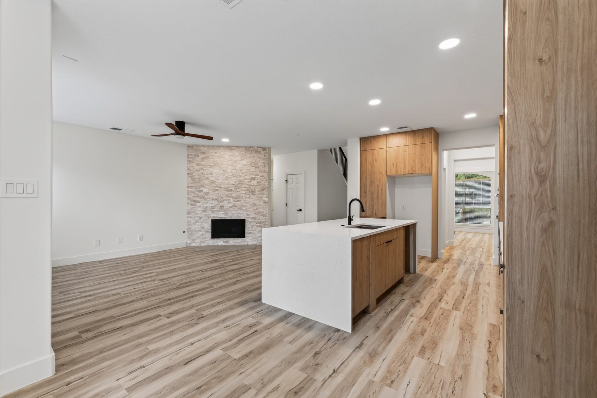 130 S Spinning Wheel Circle, The Woodlands, TX 77382