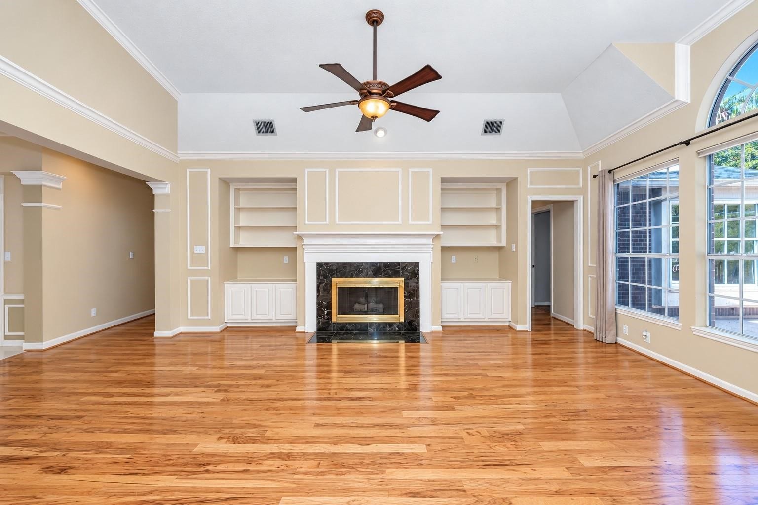 1515 Moon Shadow Court, Sugar Land, TX 77479 Living Room