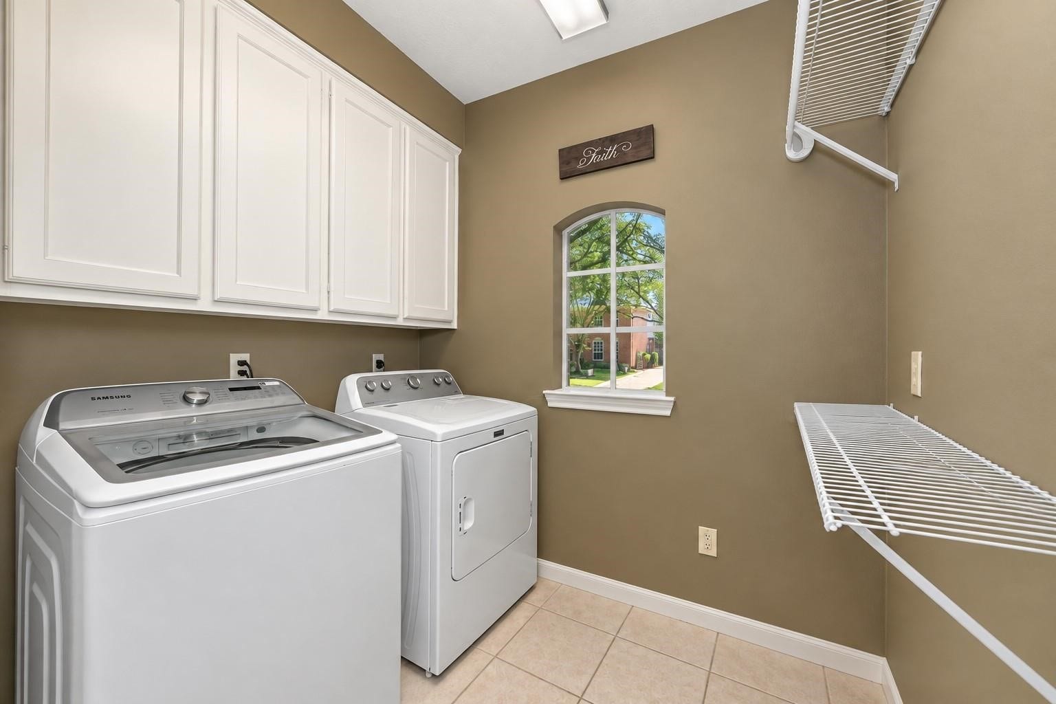 1515 Moon Shadow Court, Sugar Land, TX 77479 Laundry Room