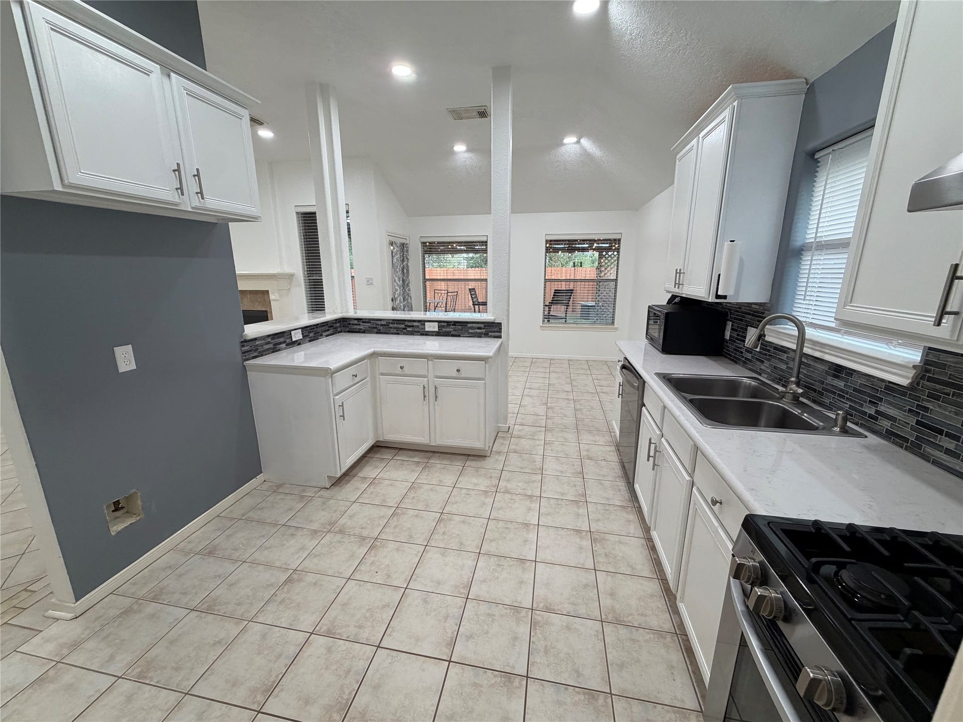 1109 Courtside Drive, League City, TX 77573