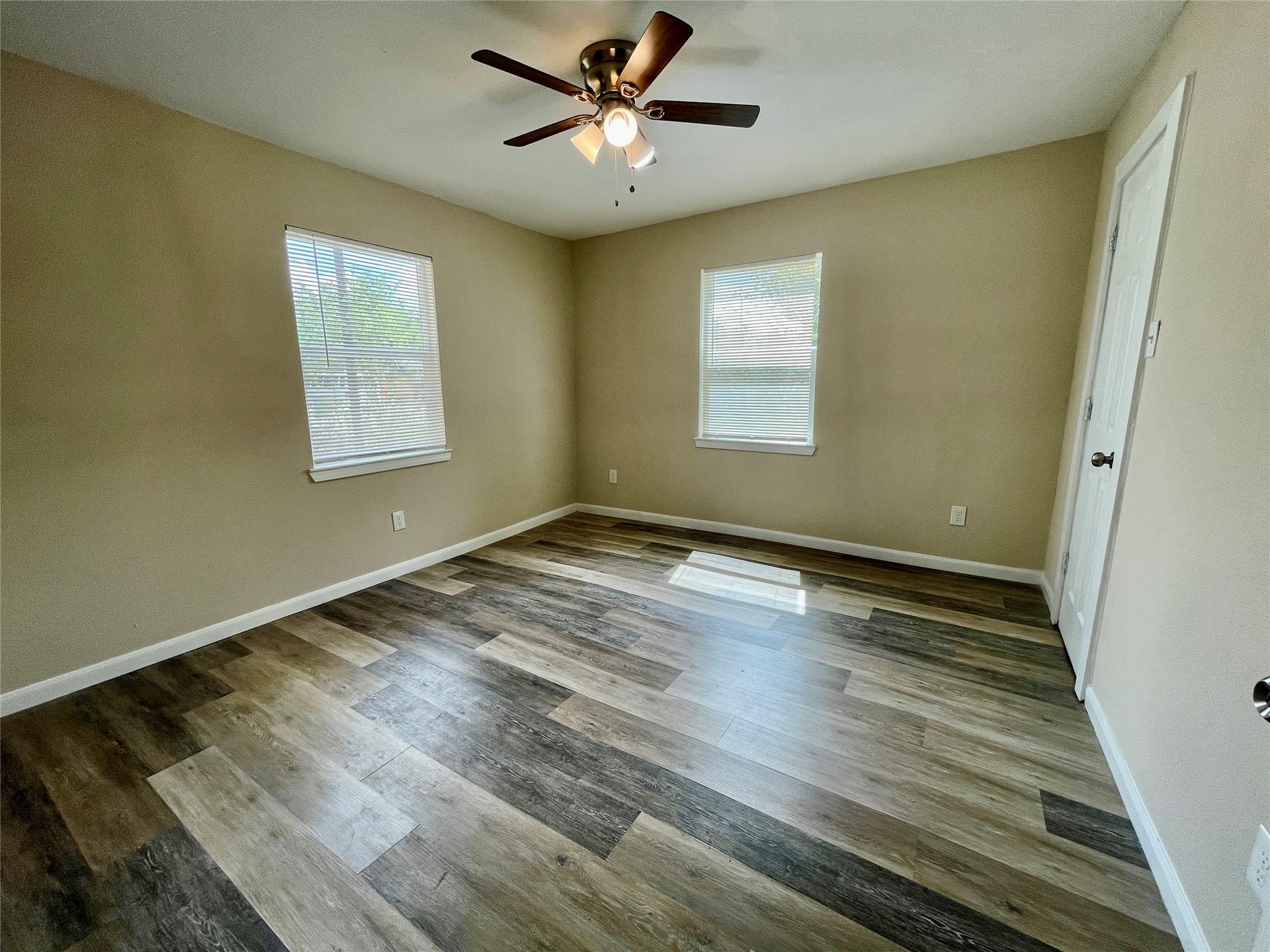 6810 Foster Street, Houston, TX 77021 6810 Foster Street, Houston, TX 77021