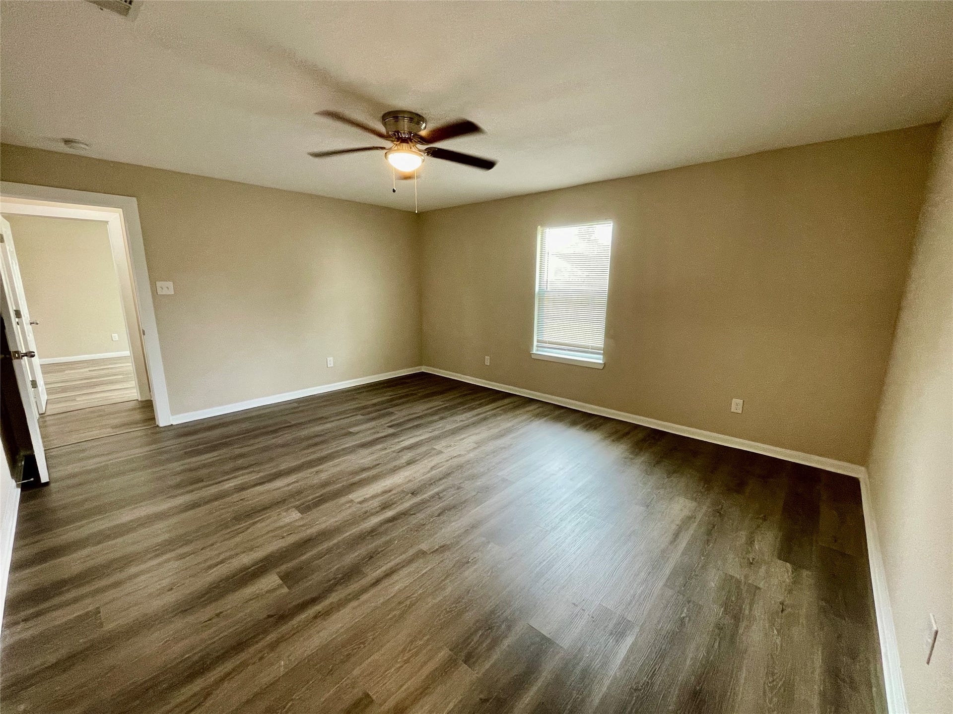 6810 Foster Street, Houston, TX 77021 6810 Foster Street, Houston, TX 77021