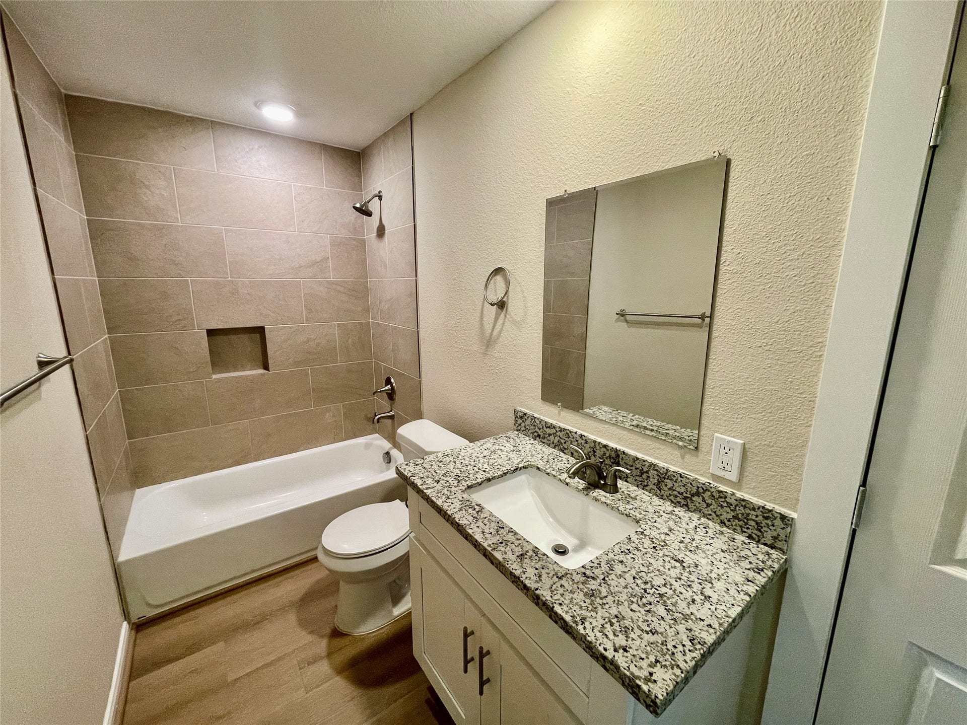 6810 Foster Street, Houston, TX 77021 6810 Foster Street, Houston, TX 77021