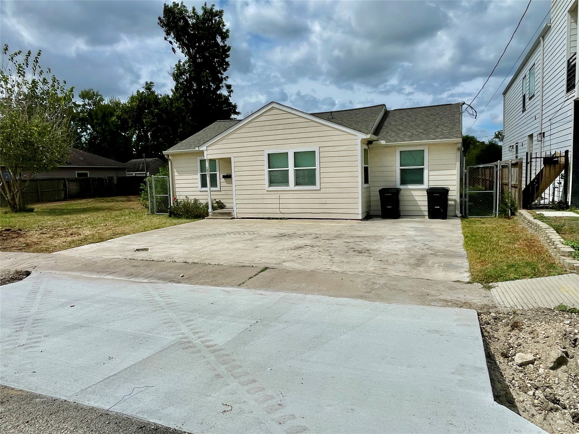 6810 Foster Street, Houston, TX 77021 6810 Foster Street, Houston, TX 77021