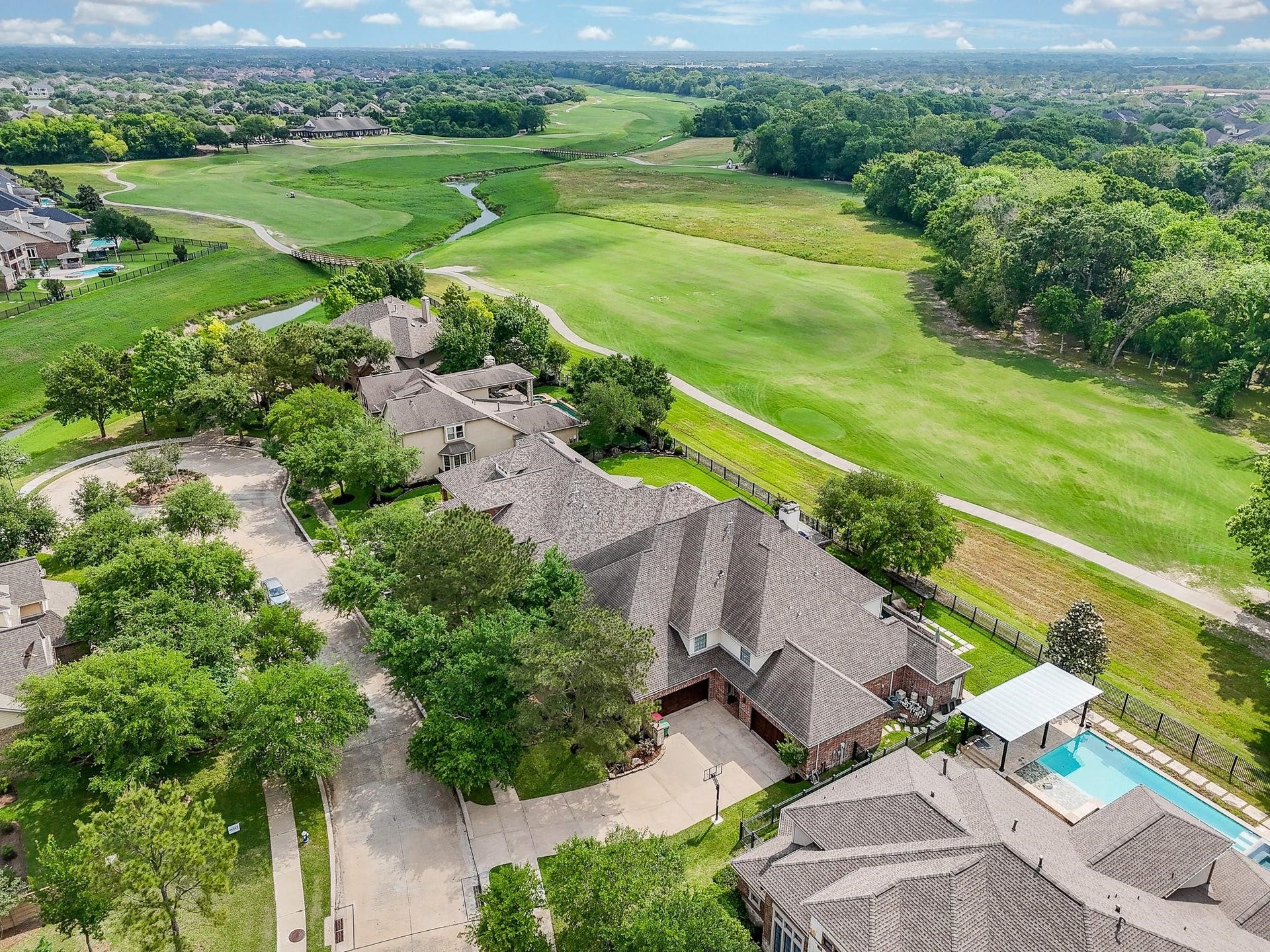 Aerial shot of the golf course and culdesac.