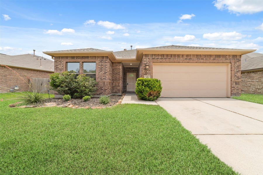 Property photo for 221 Country Crossing Circle, Magnolia, TX