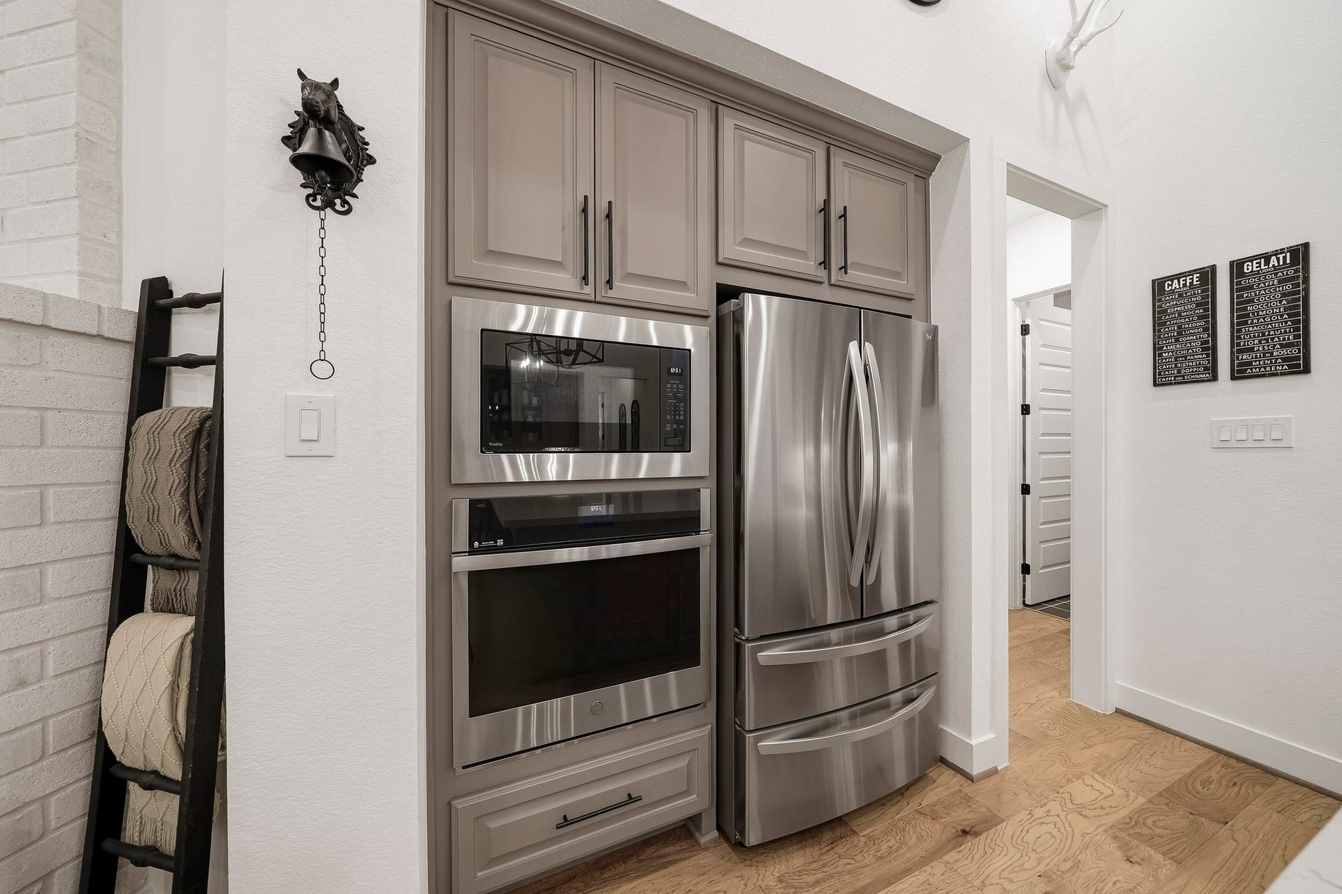 2514 Heritage Park Drive, Missouri City, TX 77459 The GE Profile oven and microwave, complemented by upper-cabinet storage, brings a sophisticated finishing touch to this beautifully appointed kitchen, pairing premium performance with elevated detailing.