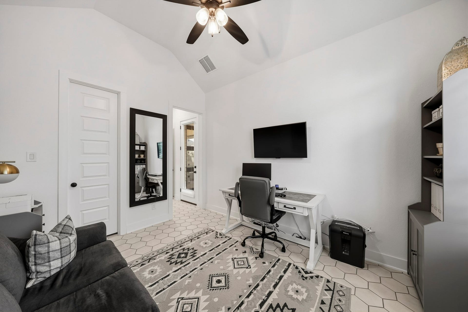2514 Heritage Park Drive, Missouri City, TX 77459 This private Next-Gen Casita enjoys its own courtyard entrance through an impressive 8-foot door, creating a distinct sense of privacy and exclusivity. Elegant hexagonal tile flooring and a tray ceiling bring architectural interest and an elevated finish to the space.
