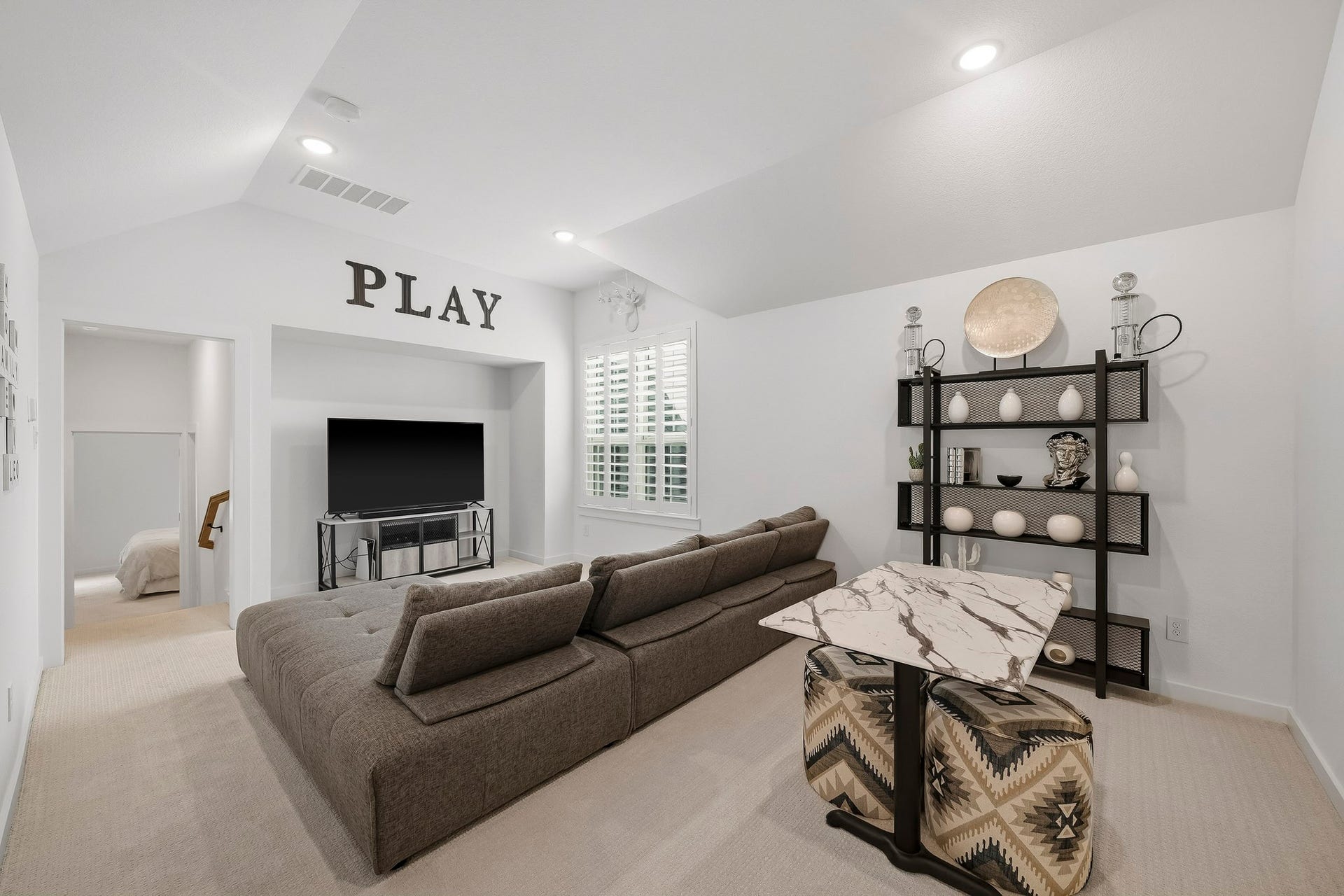 2514 Heritage Park Drive, Missouri City, TX 77459 Upstairs, the spacious game room features plush carpet, a tray ceiling, plantation shutters and recessed lighting, creating a comfortable setting for movie nights, game days and relaxed weekend entertaining.