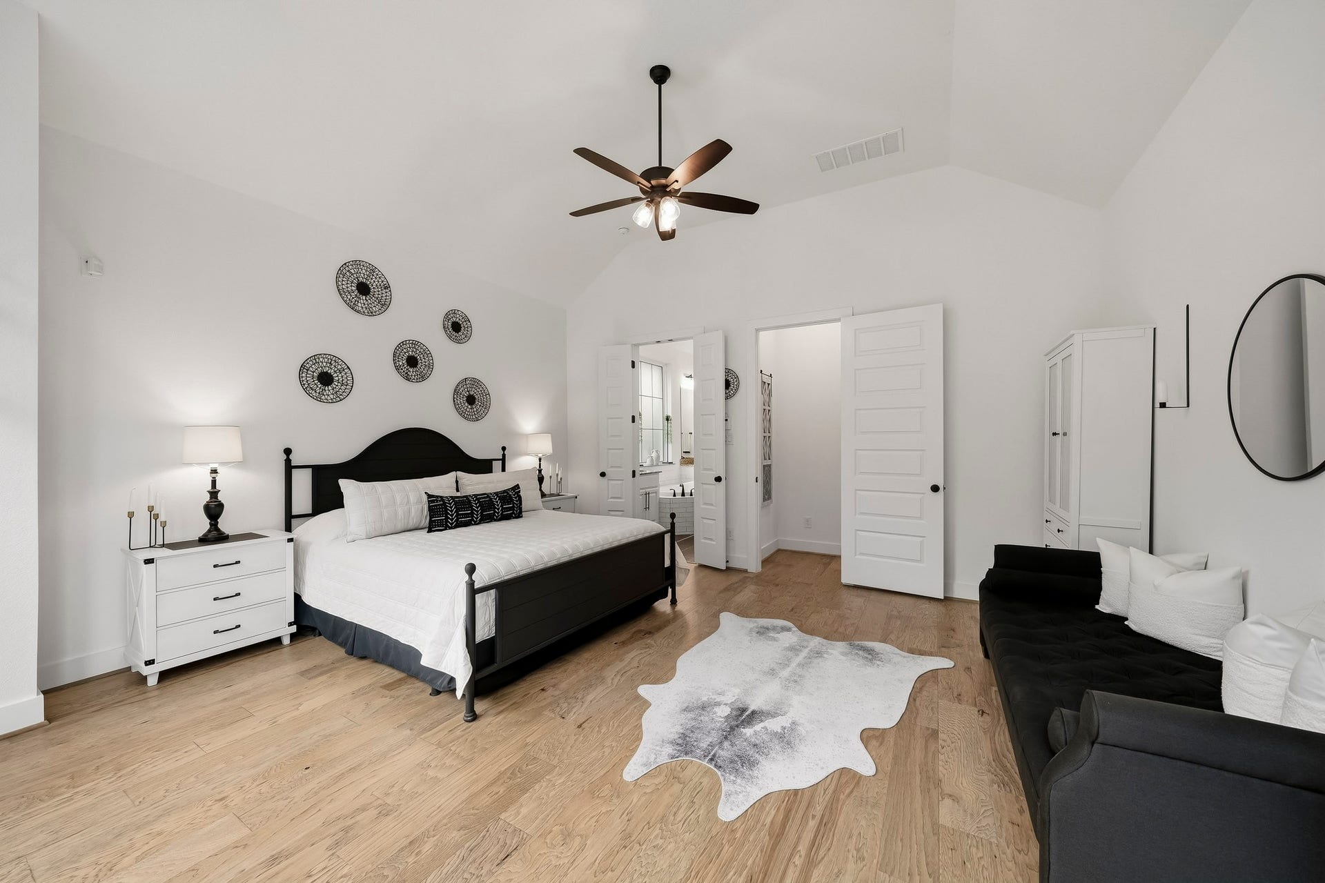 2514 Heritage Park Drive, Missouri City, TX 77459 The primary suite is beautifully illuminated by recessed lighting and a ceiling fan with integrated light, adding both comfort and a clean, sophisticated finish. Through the double doors is the primary bath.