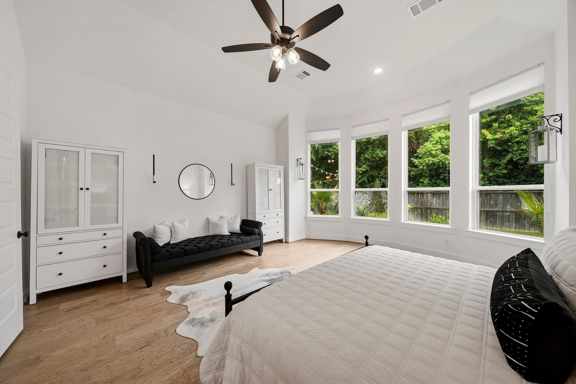 2514 Heritage Park Drive, Missouri City, TX 77459 The primary suites dedicated sitting area offers a serene place to relax, framed by four large windows with blinds that showcase a private picturesque backyard view while filling the space with natural light.