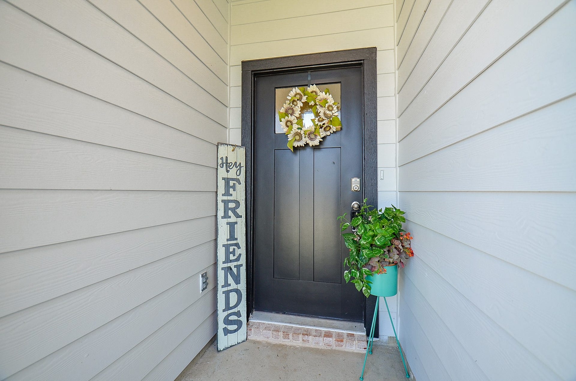 7814 Bel Fiore Drive, Richmond, TX 77406 Charming entryway with a welcoming door.