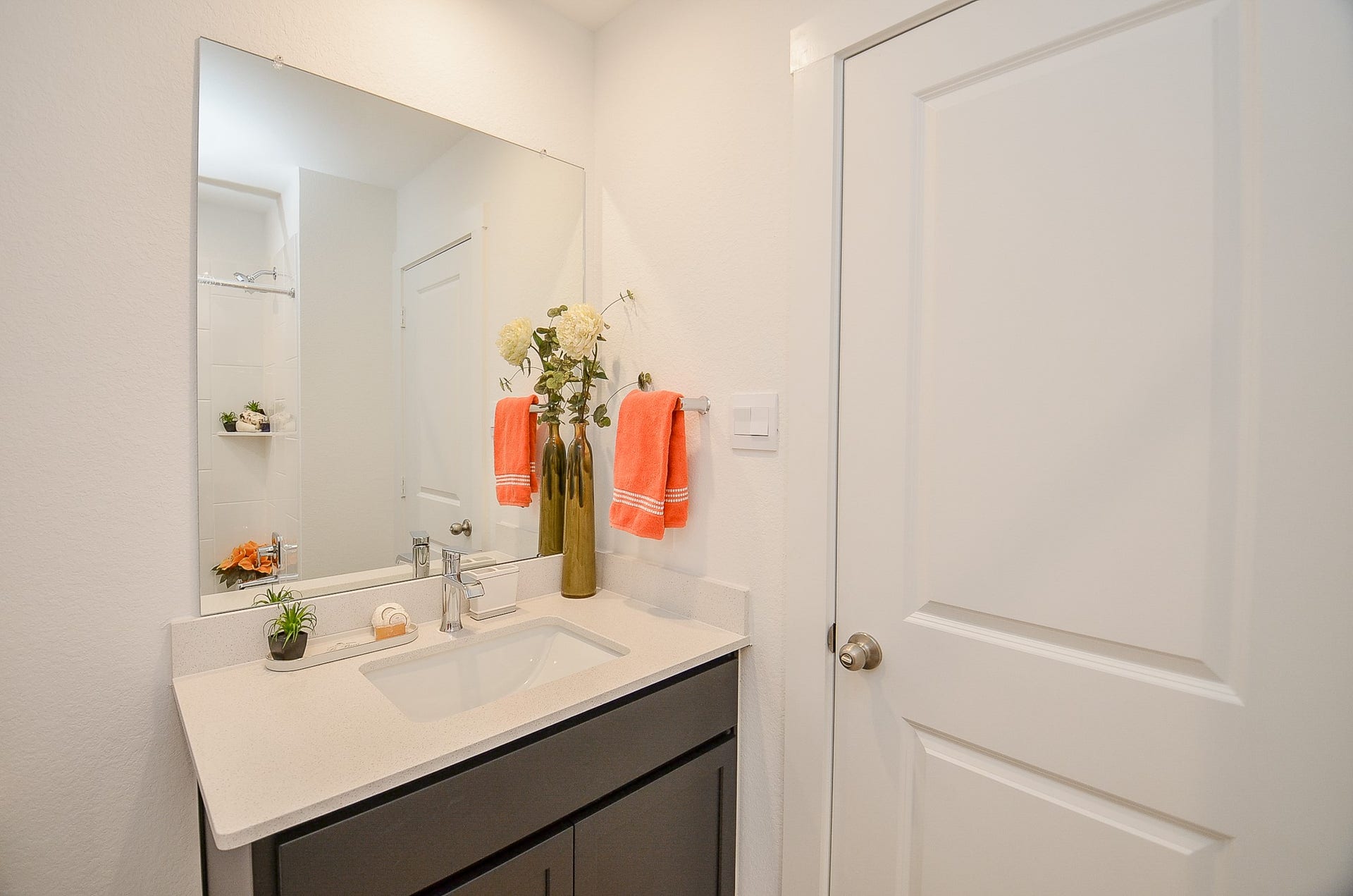 7814 Bel Fiore Drive, Richmond, TX 77406 Sleek bathroom featuring a modern vanity with ample countertop space complemented by a large mirror.