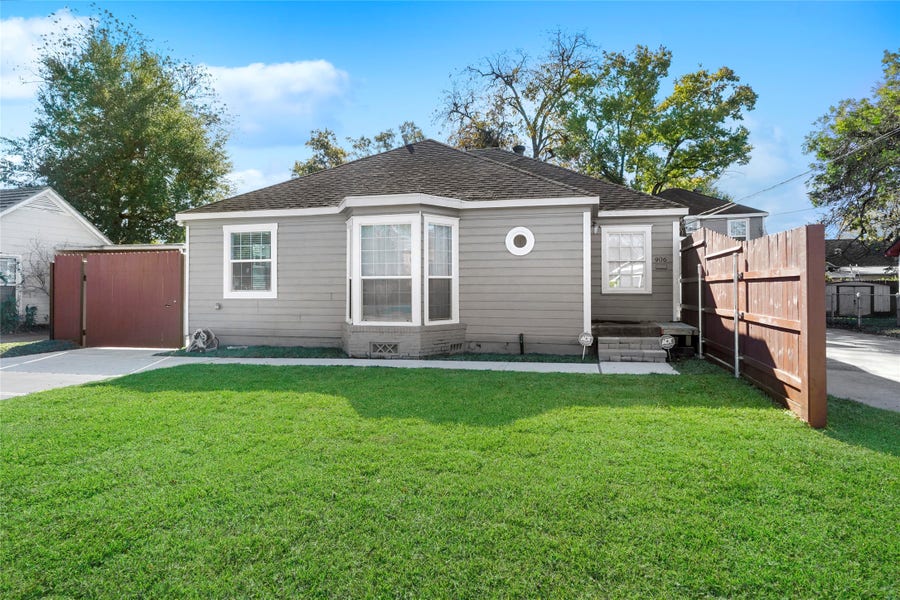 Property photo for 906 Gale Street, Houston, TX