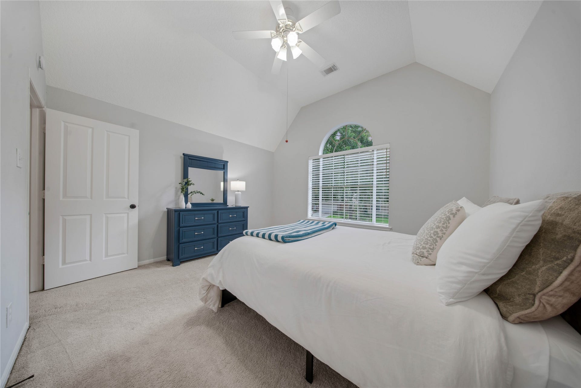 79 N Cochrans Green Circle, The Woodlands, TX 77381 79 N Cochrans Green Circle, The Woodlands, TX 77381
