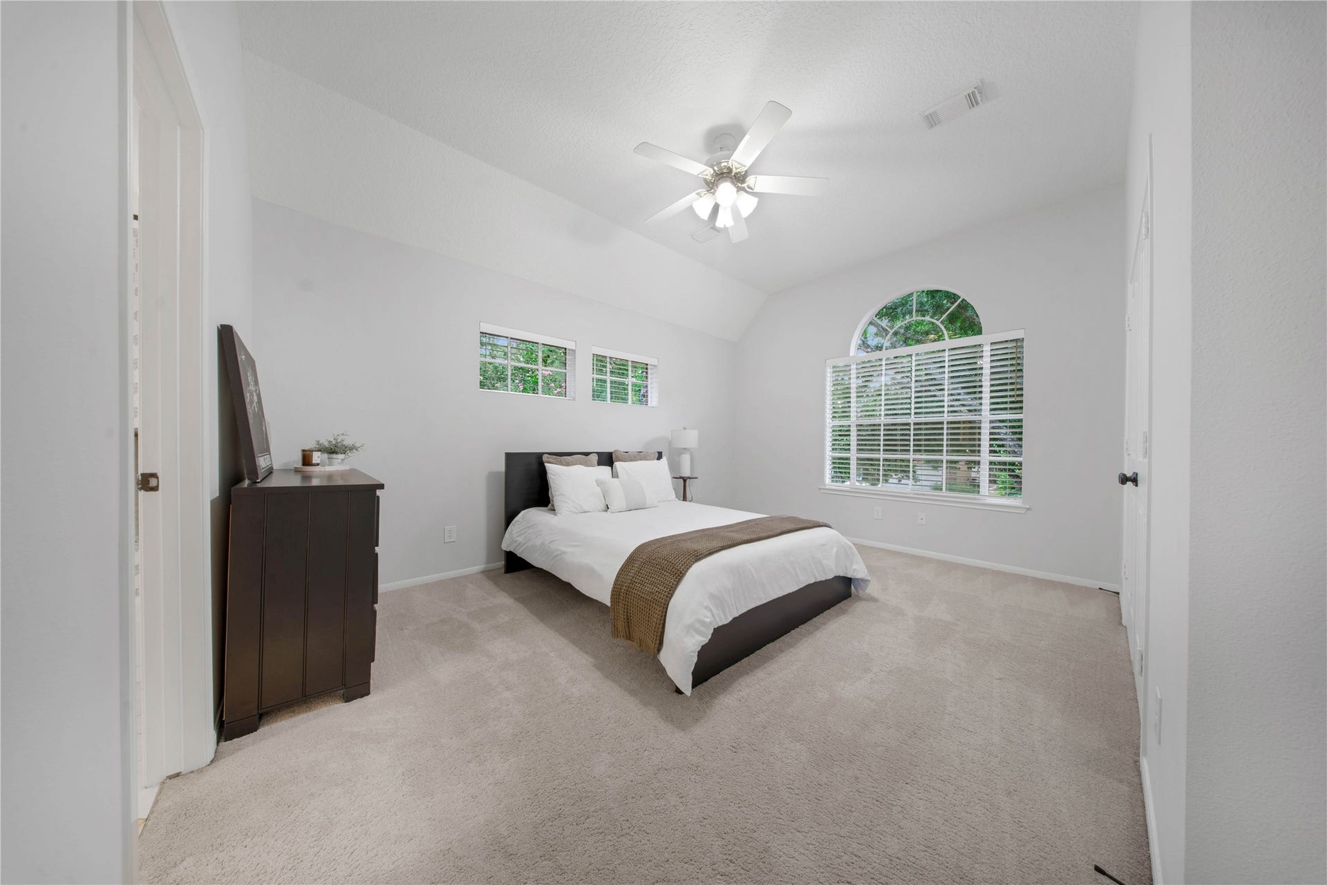 79 N Cochrans Green Circle, The Woodlands, TX 77381 79 N Cochrans Green Circle, The Woodlands, TX 77381