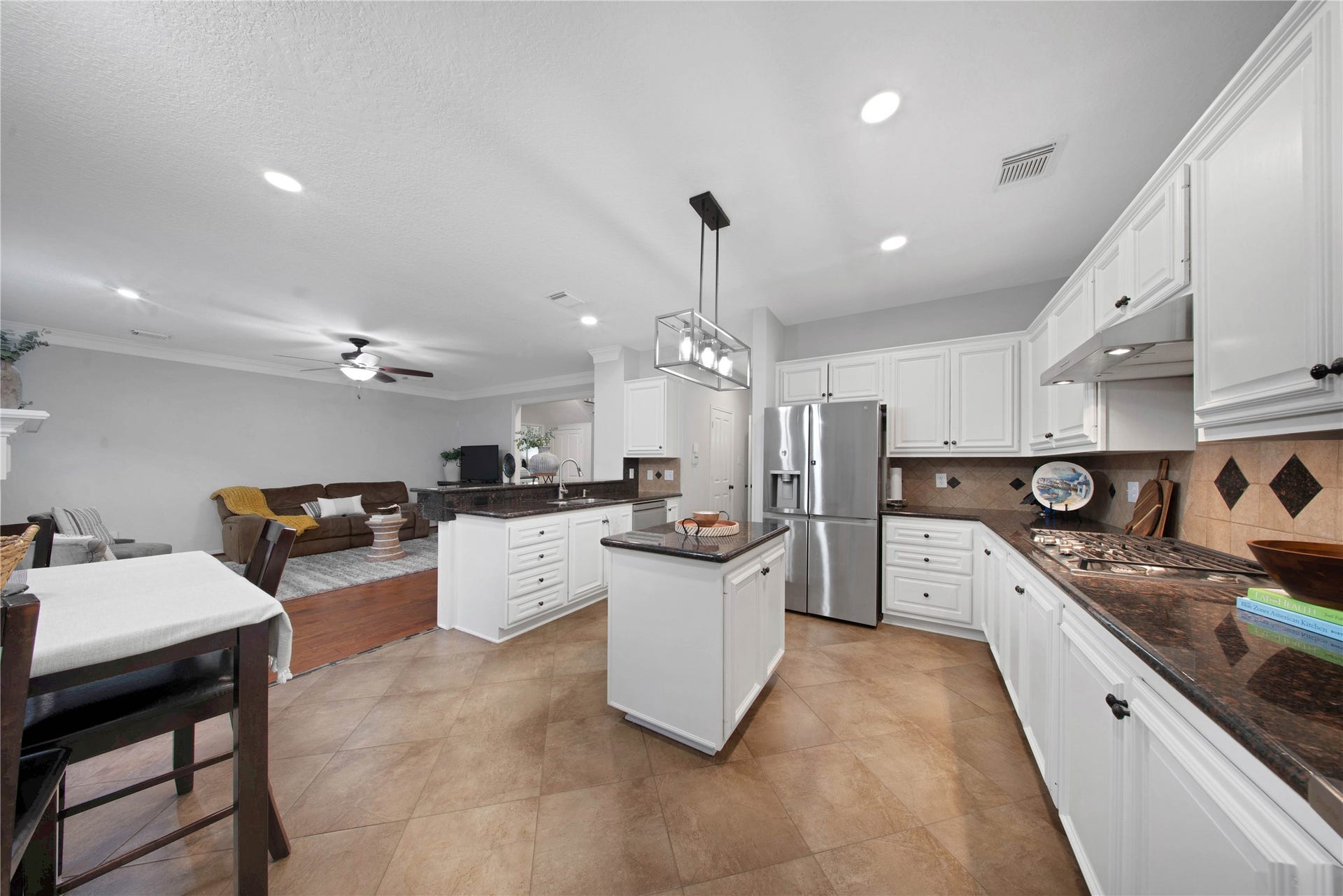 79 N Cochrans Green Circle, The Woodlands, TX 77381 79 N Cochrans Green Circle, The Woodlands, TX 77381