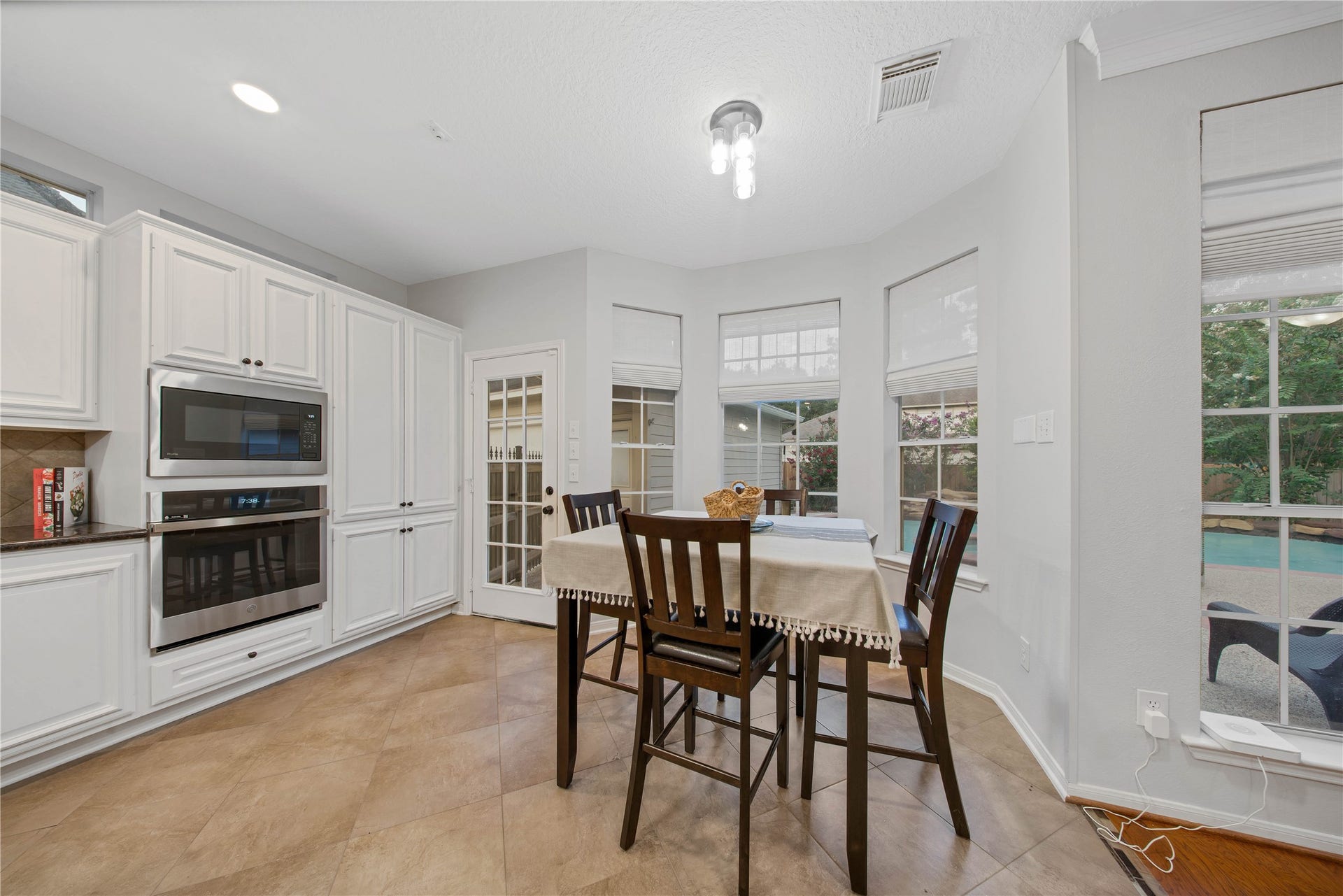 79 N Cochrans Green Circle, The Woodlands, TX 77381 79 N Cochrans Green Circle, The Woodlands, TX 77381