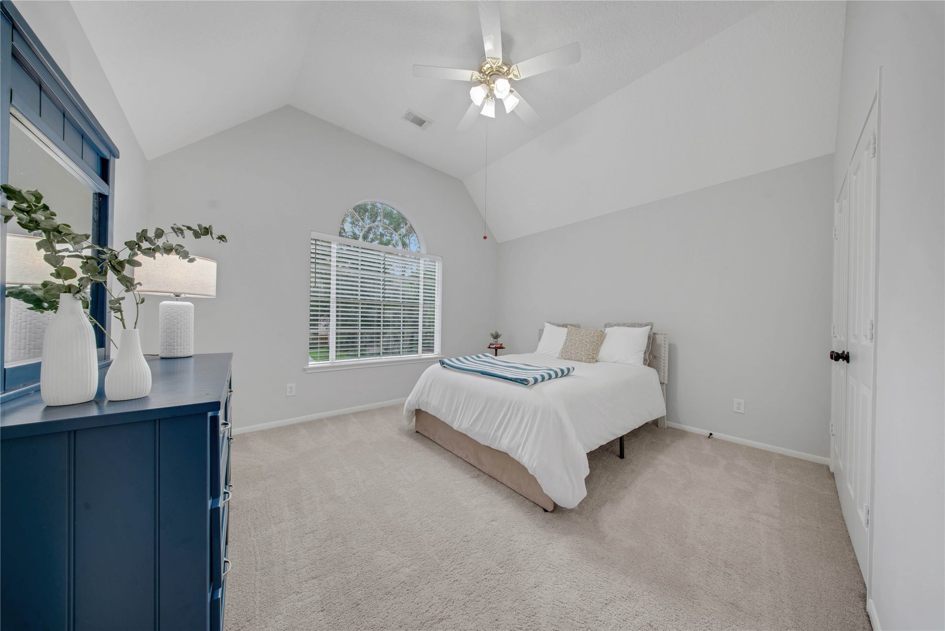 79 N Cochrans Green Circle, The Woodlands, TX 77381 79 N Cochrans Green Circle, The Woodlands, TX 77381