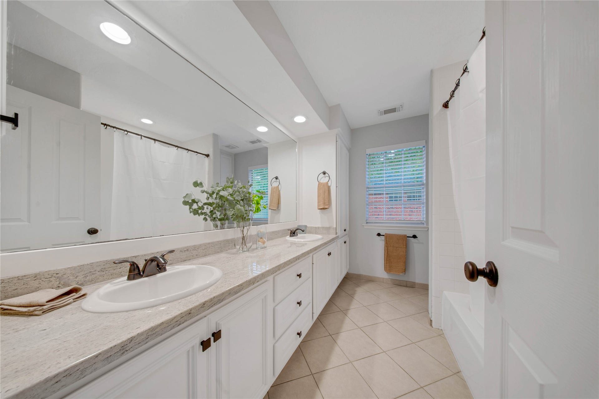 79 N Cochrans Green Circle, The Woodlands, TX 77381 79 N Cochrans Green Circle, The Woodlands, TX 77381