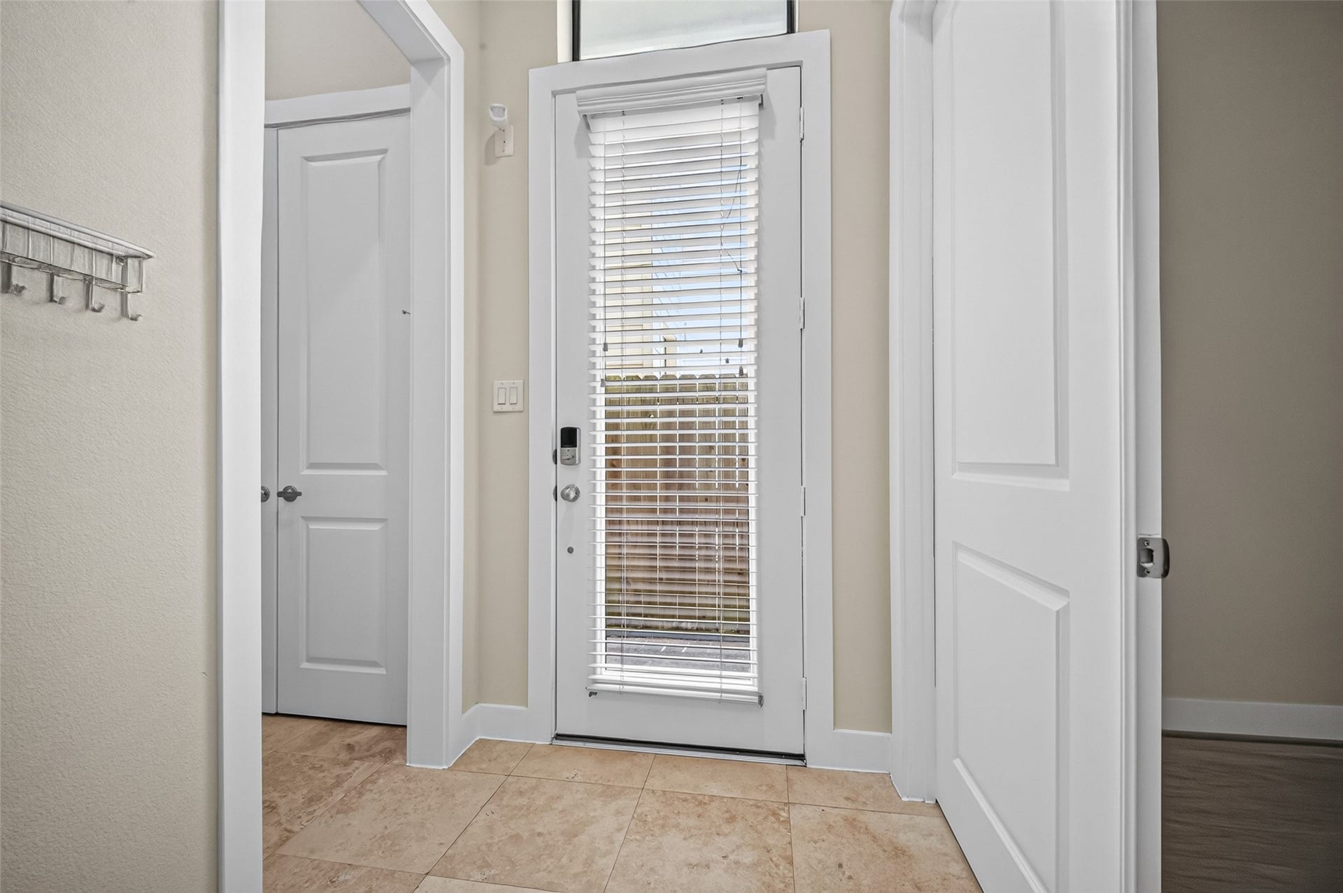 40 N Hutcheson Street, Houston, TX 77003 Inviting entryway with a glass door featuring blinds, neutral tile flooring, and ample natural light.