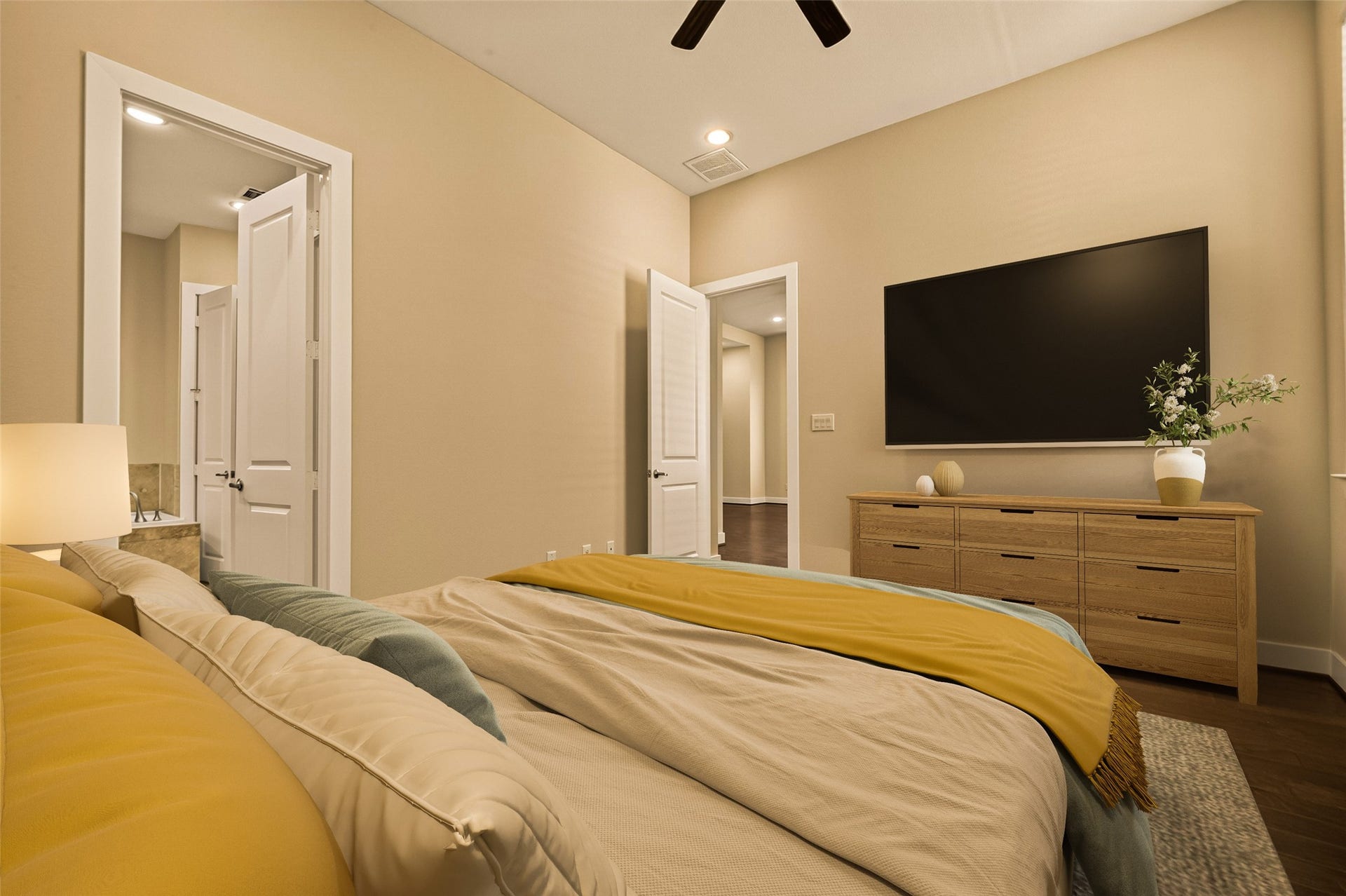 40 N Hutcheson Street, Houston, TX 77003 Primary Bedroom. Virtually Staged.
