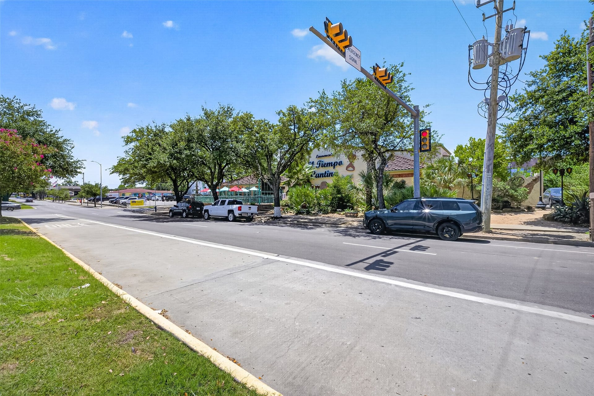 40 N Hutcheson Street, Houston, TX 77003 Minutes from El Tiempo Cantina, one of Houstons premier Tex-Mex dining destinations.