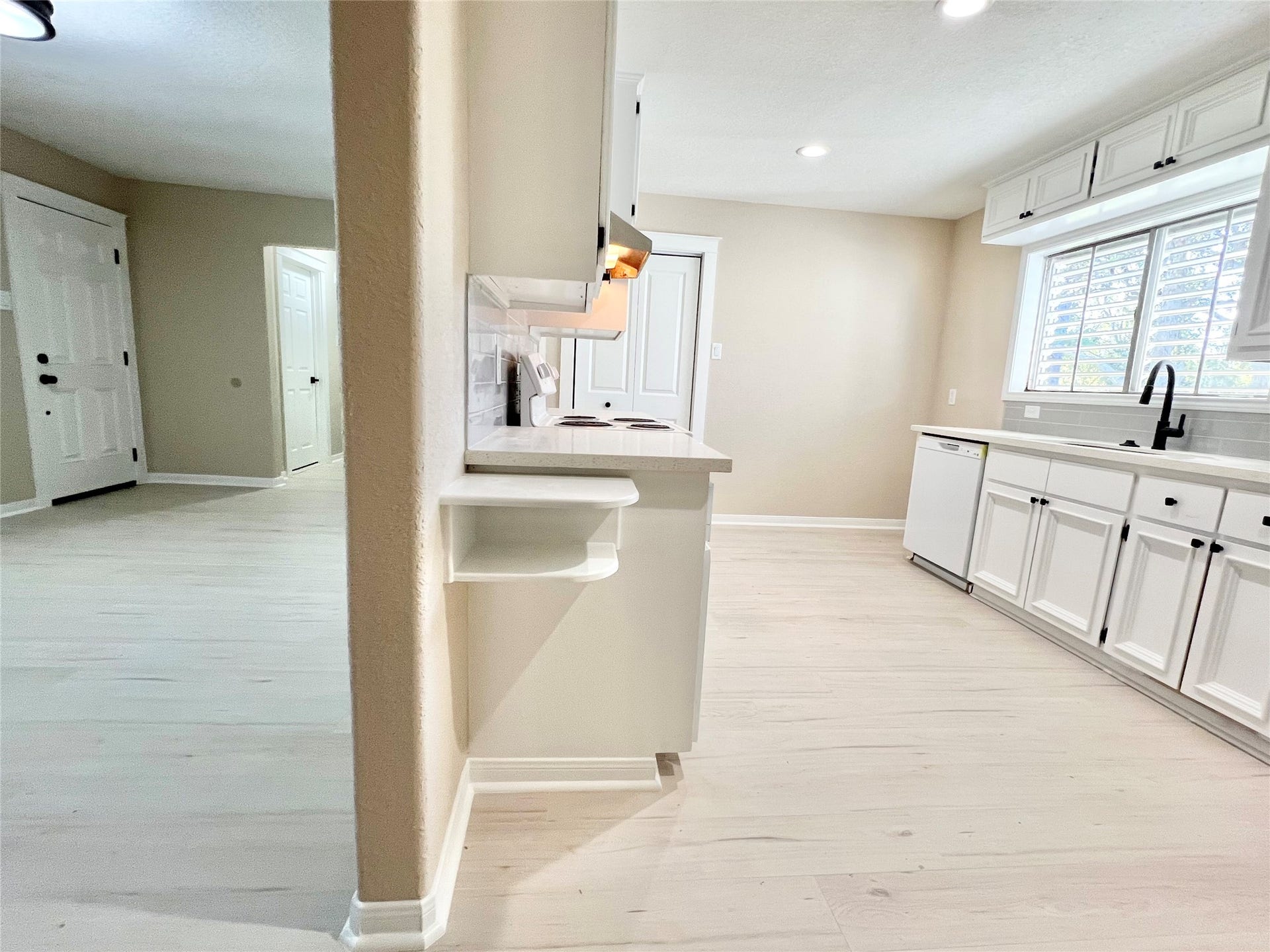 3806 Peck Street, Santa Fe, TX 77517 As you can see, access is open and available to dining room and Family room from the Kitchen