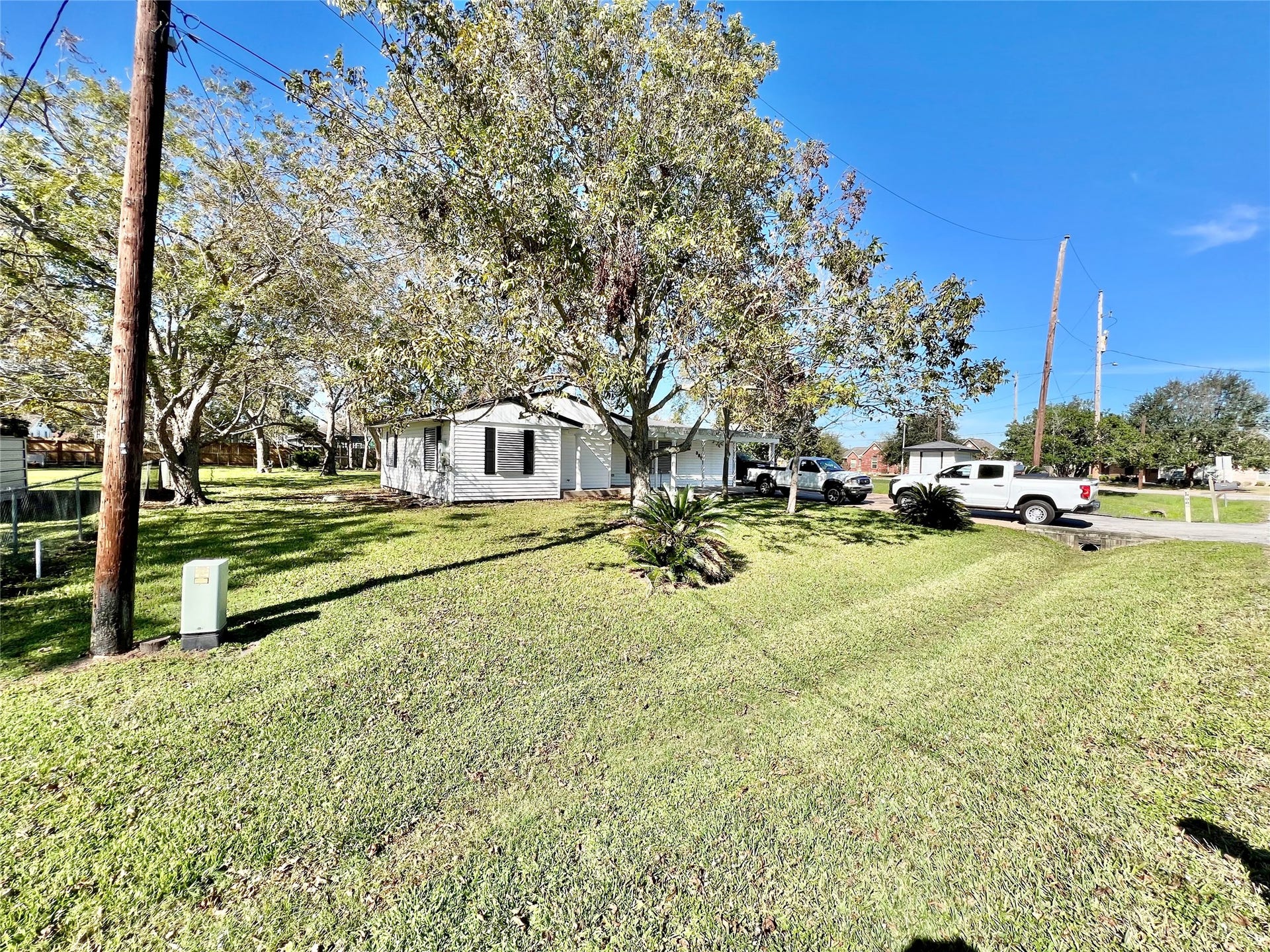 3806 Peck Street, Santa Fe, TX 77517 Side view from fence line going out to the corner of this property. Make your appointment today!
