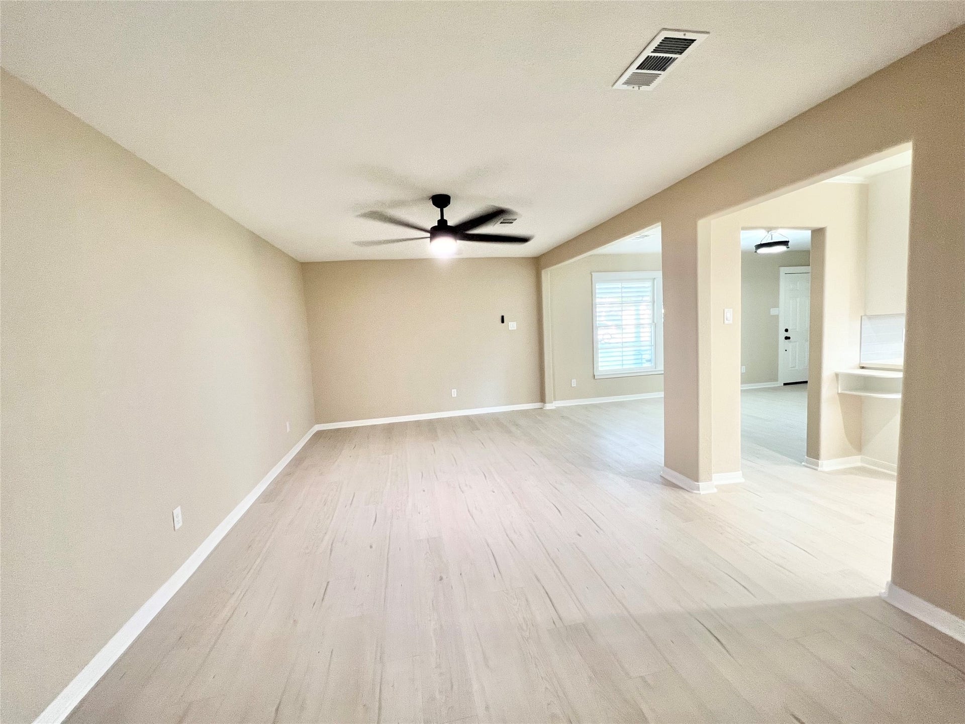 3806 Peck Street, Santa Fe, TX 77517 Huge Open Family Room