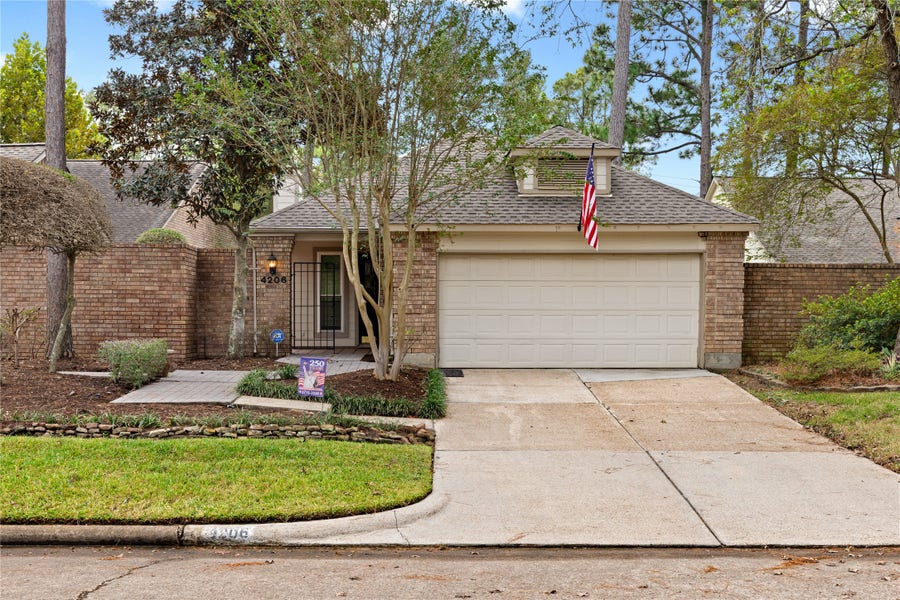 Property photo for 4206 Valley Glade Drive, Houston, TX