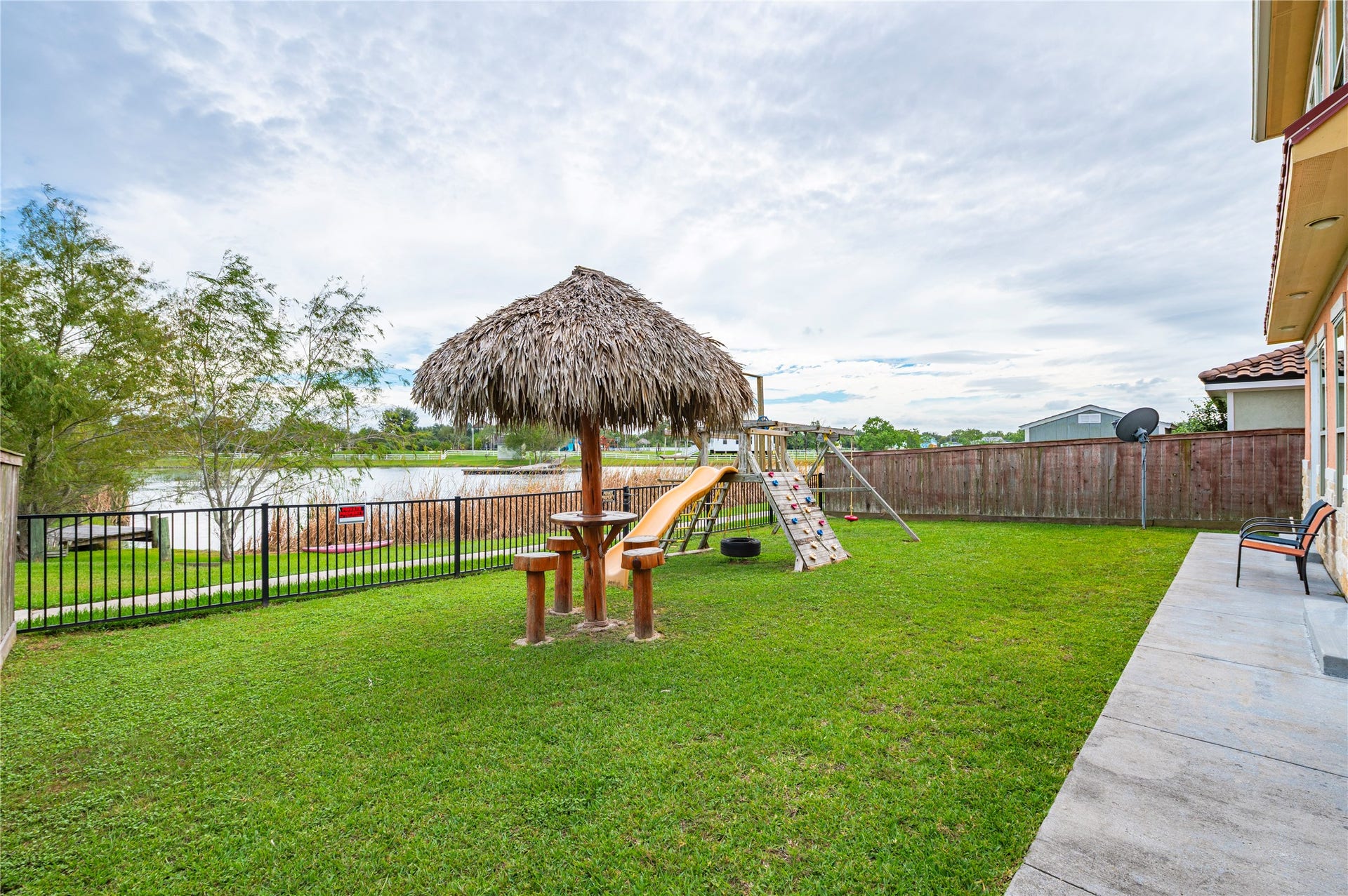 615 29th Street, San Leon, TX 77539 615 29th Street, San Leon, TX 77539