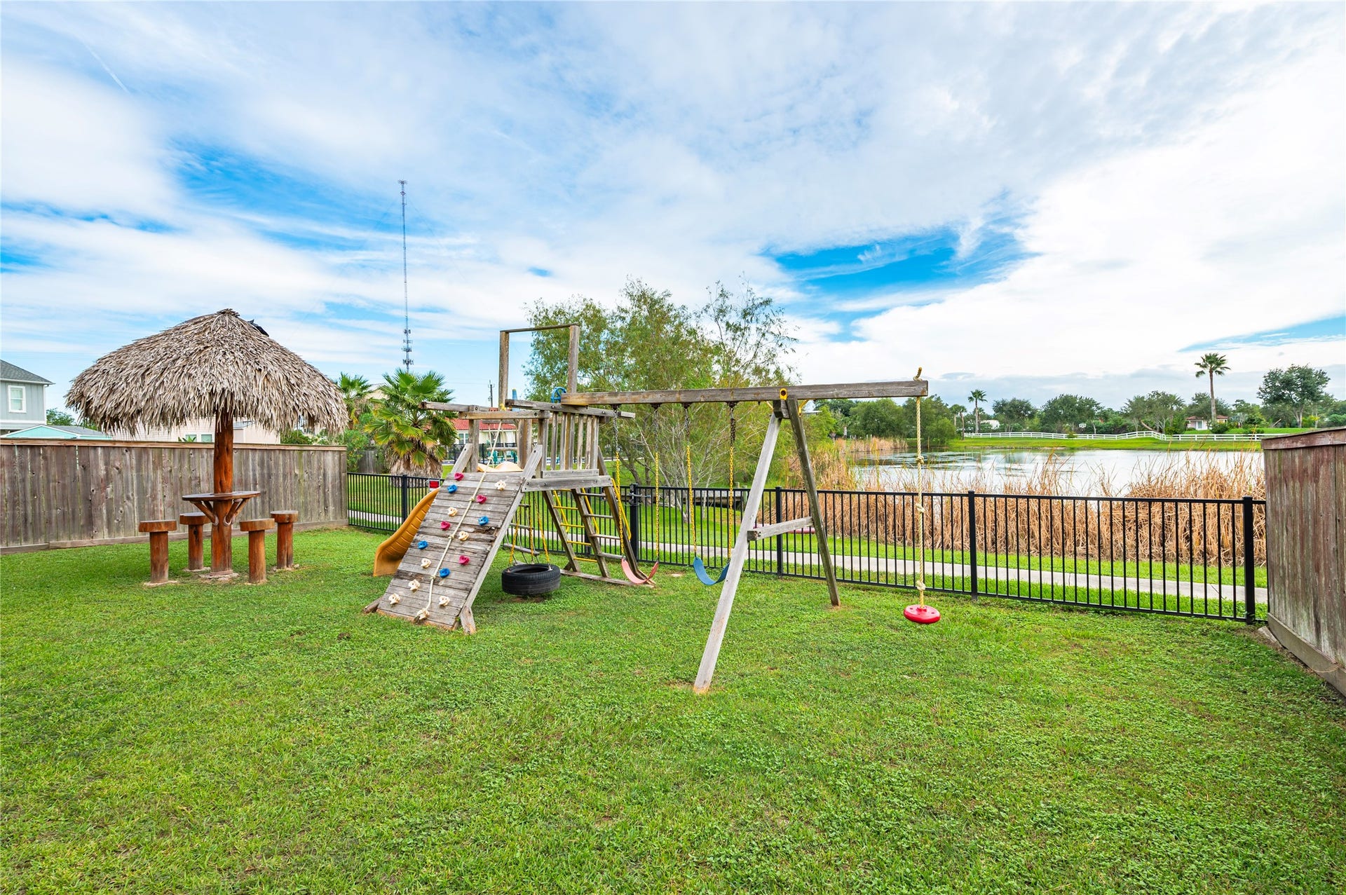 615 29th Street, San Leon, TX 77539 615 29th Street, San Leon, TX 77539