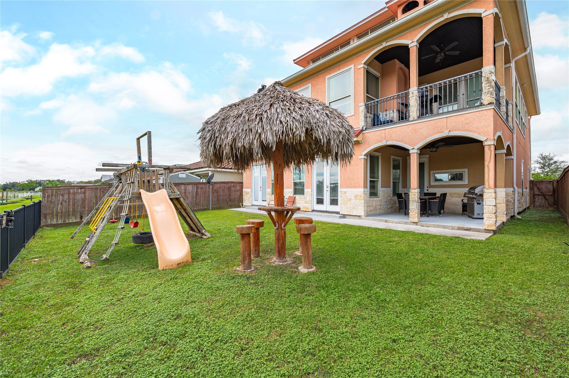 615 29th Street, San Leon, TX 77539 615 29th Street, San Leon, TX 77539