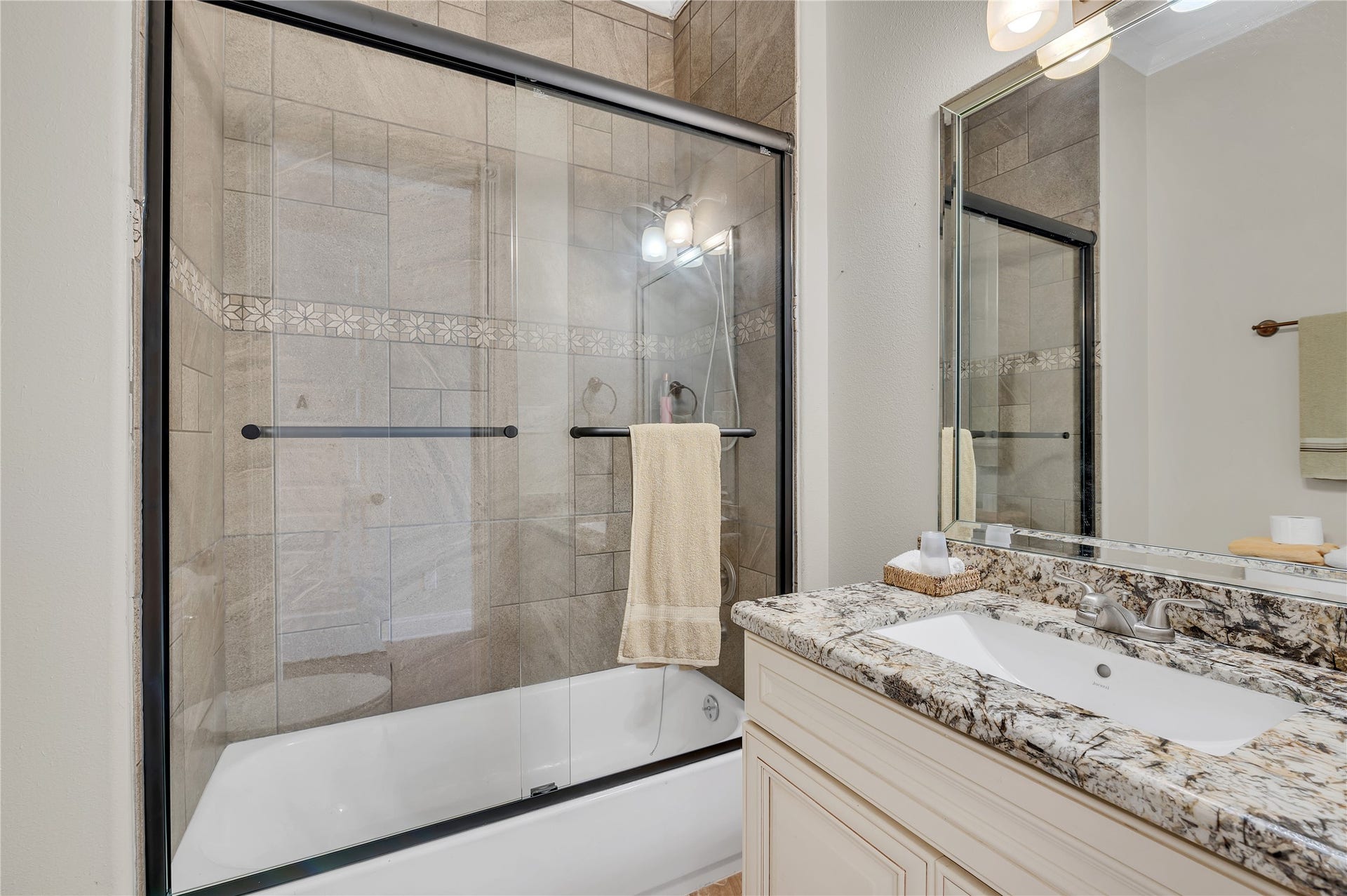 615 29th Street, San Leon, TX 77539 615 29th Street, San Leon, TX 77539