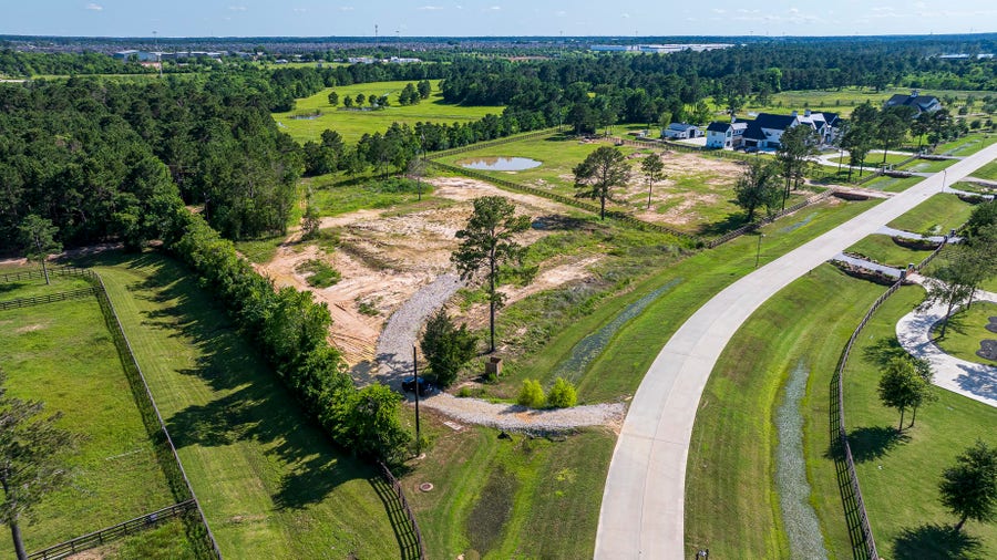 Property photo for 68 Willowcreek Ranch Rd, Tomball, TX