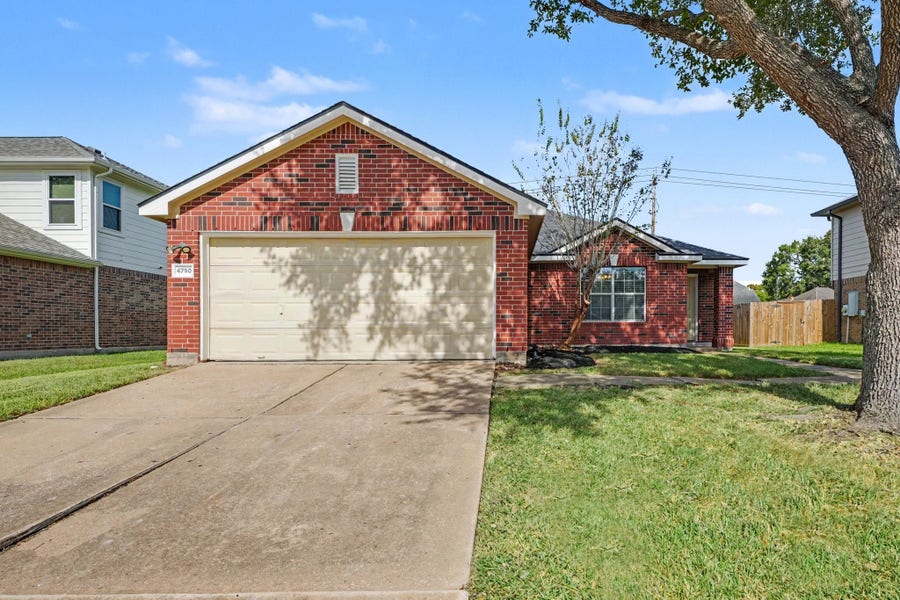 Property photo for 4750 Quiet Canyon Drive, Friendswood, TX
