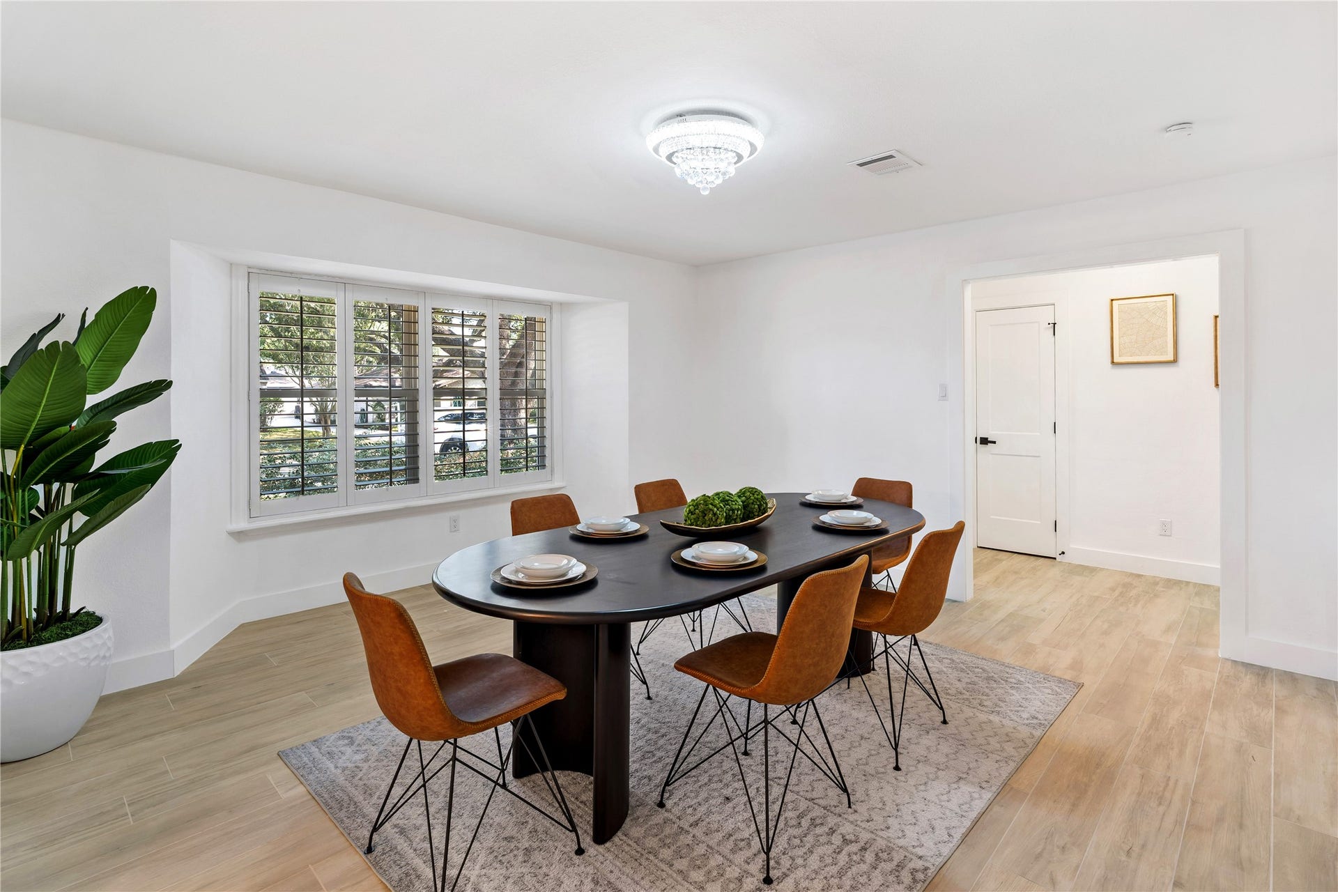 6203 Cheena Drive, Houston, TX 77096 Spacious dining area with a comfortable layout and abundant natural light.