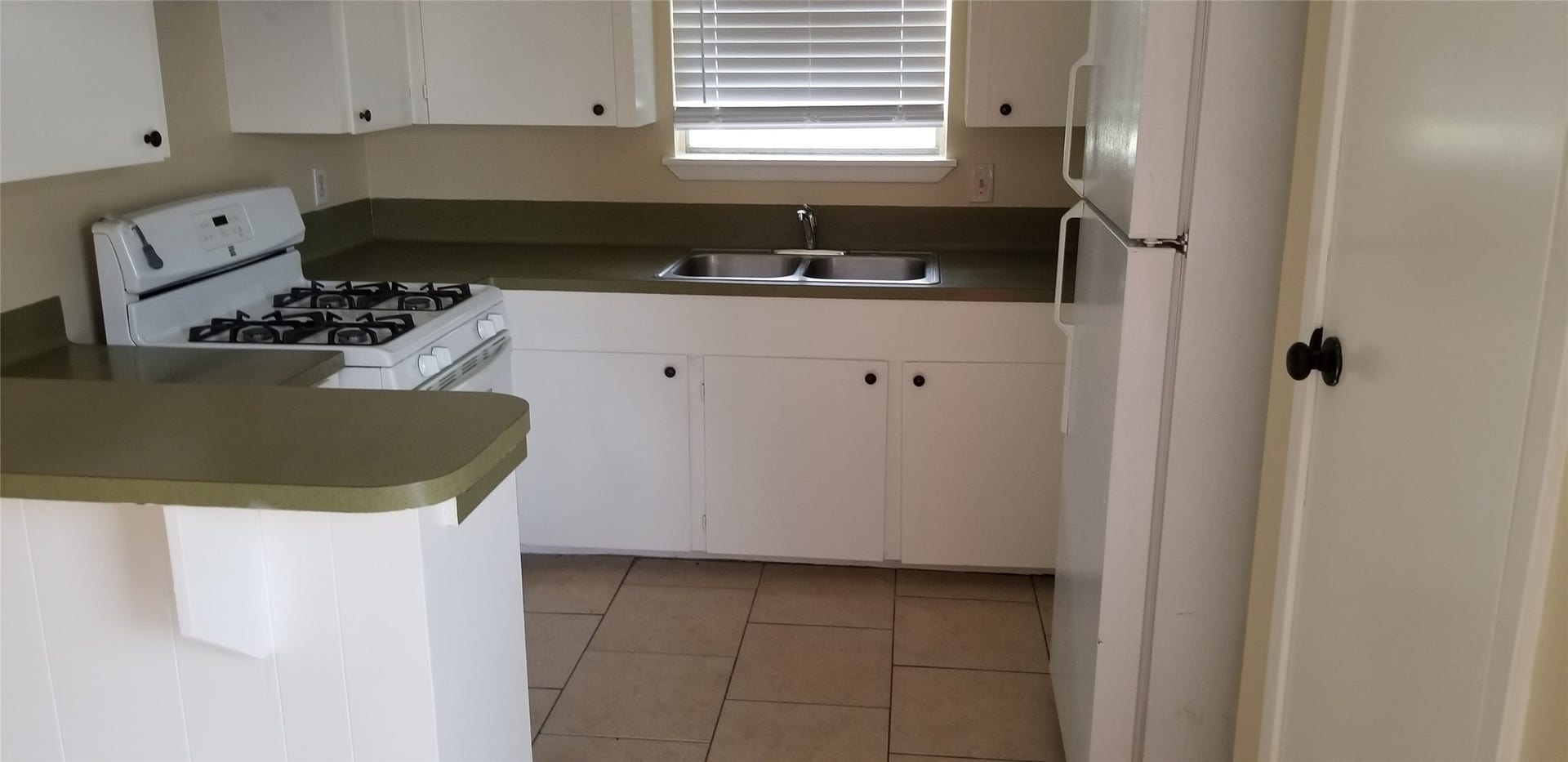 2017 W Sidnor Street, #4, Alvin, TX 77511 2017 W Sidnor Street, #4, Alvin, TX 77511