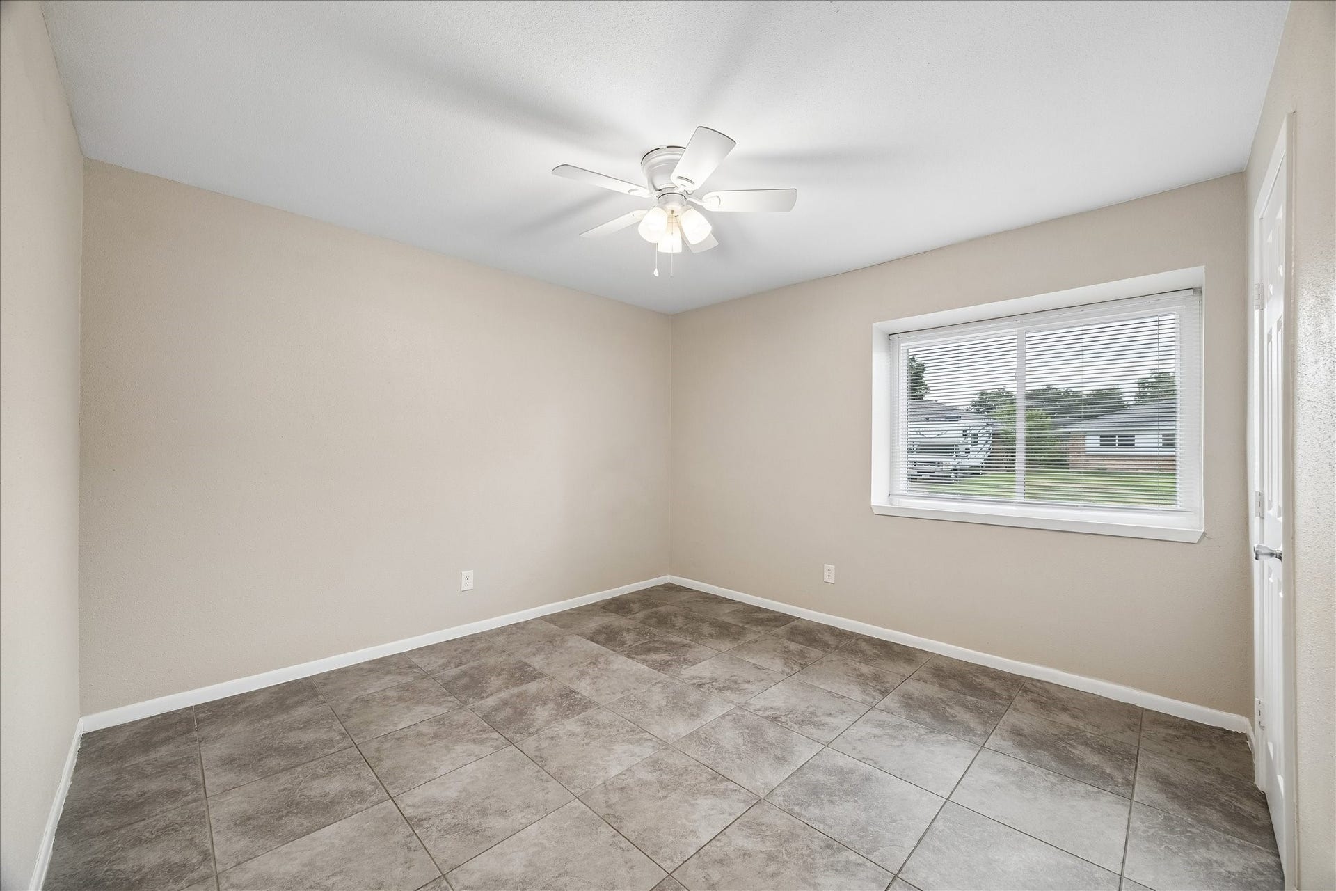 1110 E Rutgers Lane, Deer Park, TX 77536 Second bedroom to the right with a box window