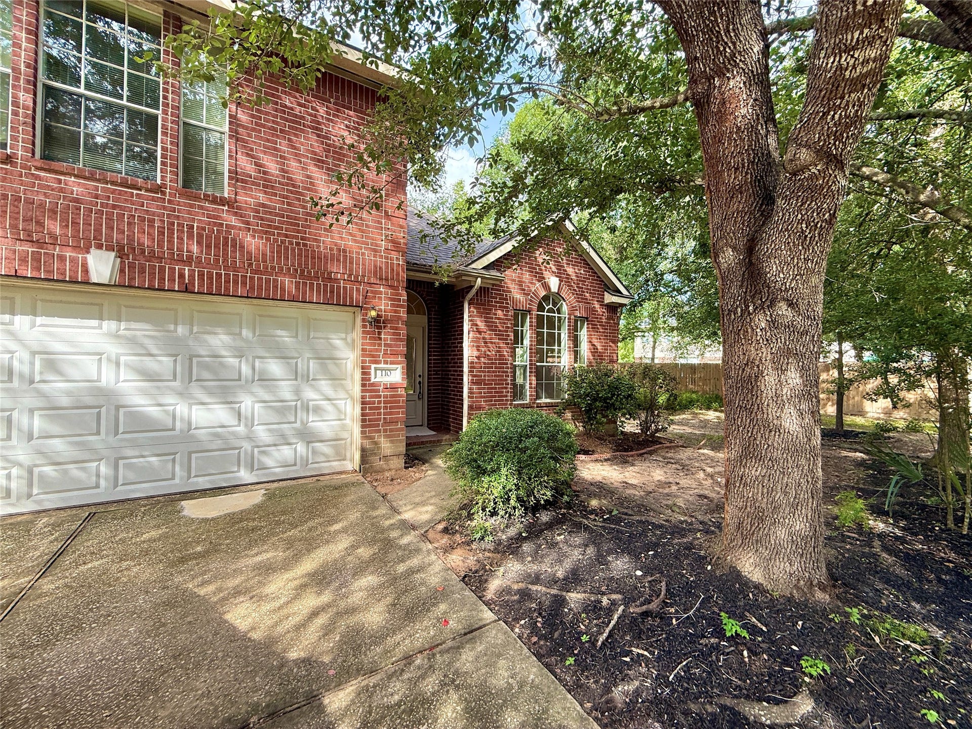 110 S Merryweather Circle, The Woodlands, TX 77384 110 S Merryweather Circle, The Woodlands, TX 77384