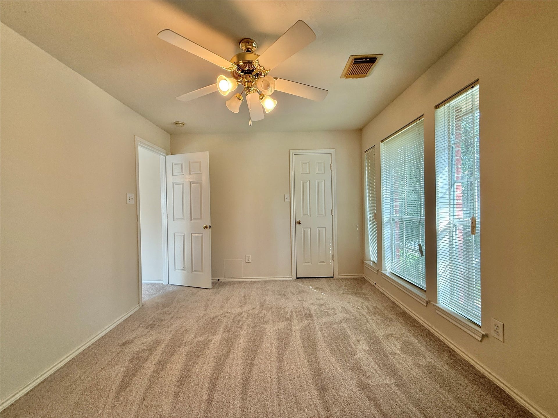 110 S Merryweather Circle, The Woodlands, TX 77384 110 S Merryweather Circle, The Woodlands, TX 77384